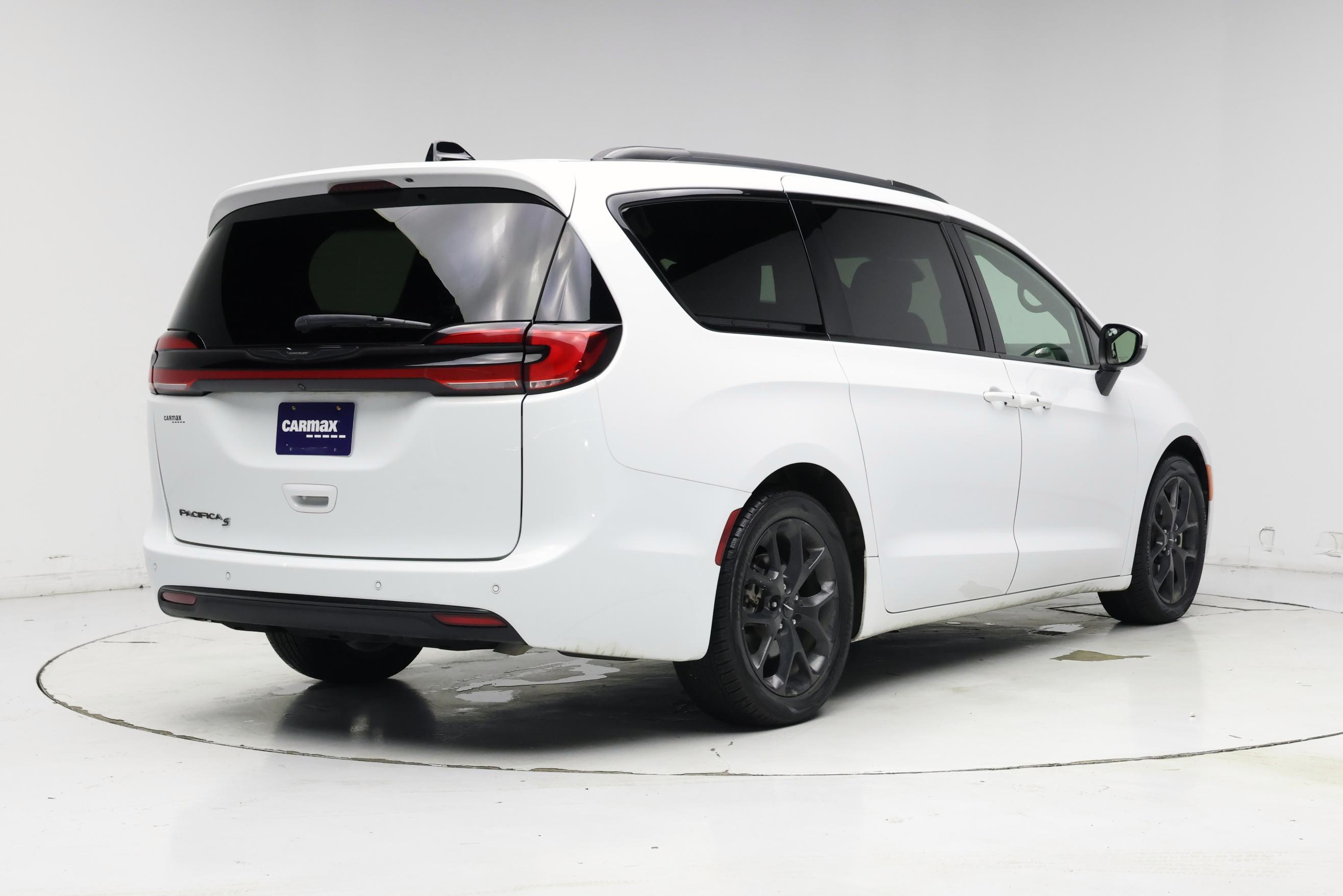 Thumbnail: 2023 Chrysler Pacifica - 8