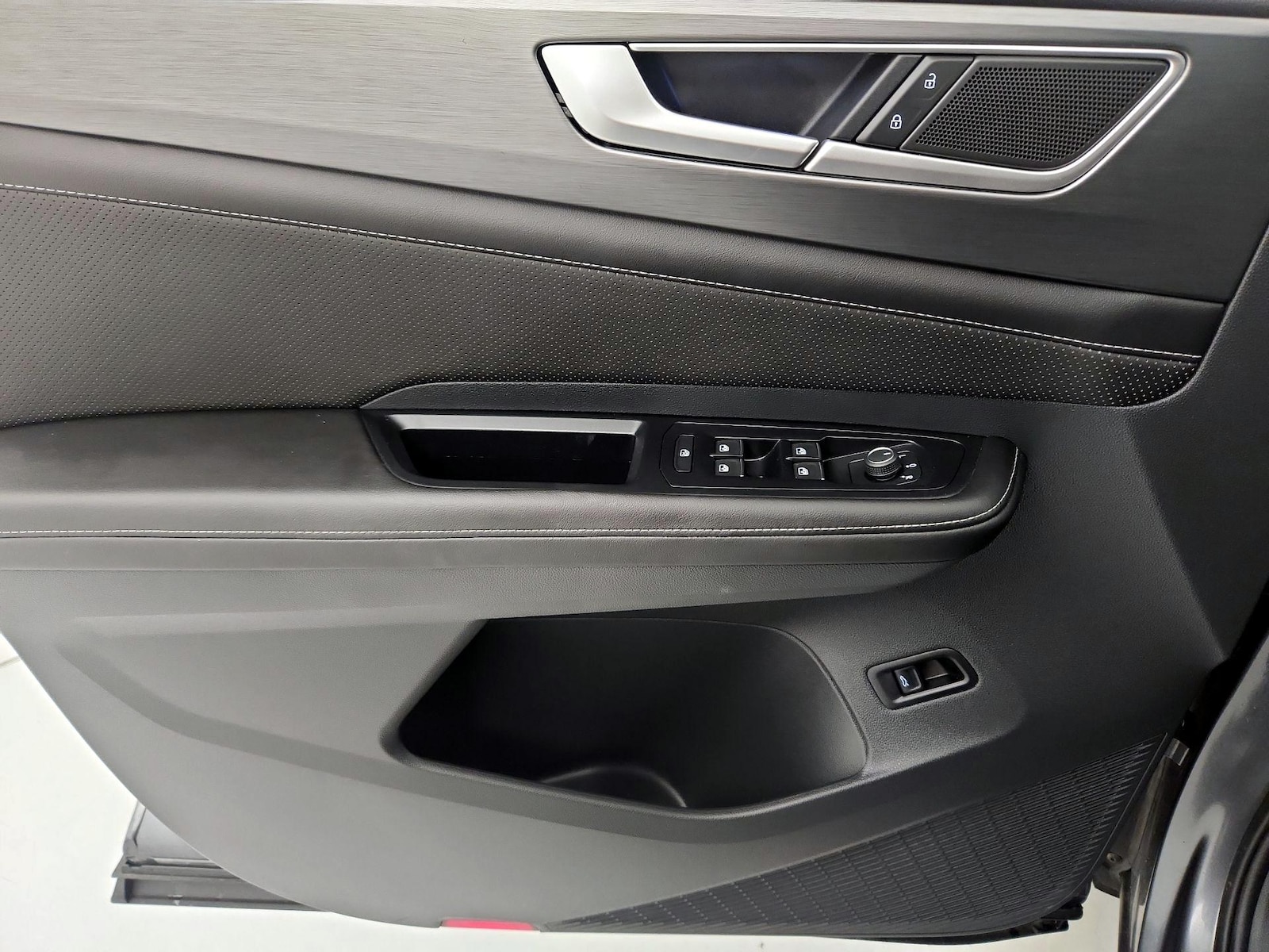 2025 Volkswagen Atlas Cross Sport SE w/Tech - Photo 13