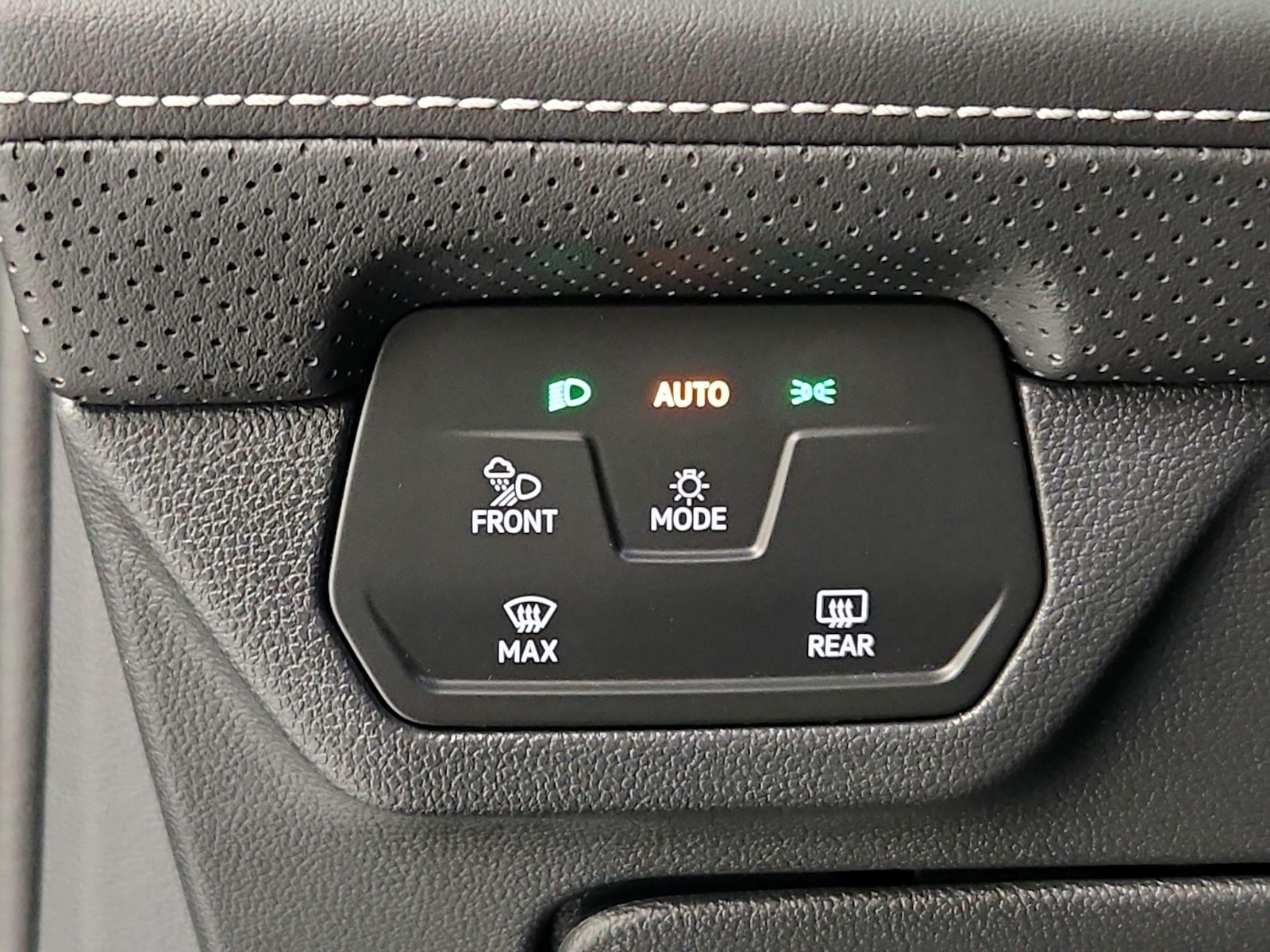 2025 Volkswagen Atlas Cross Sport SE w/Tech - Photo 14