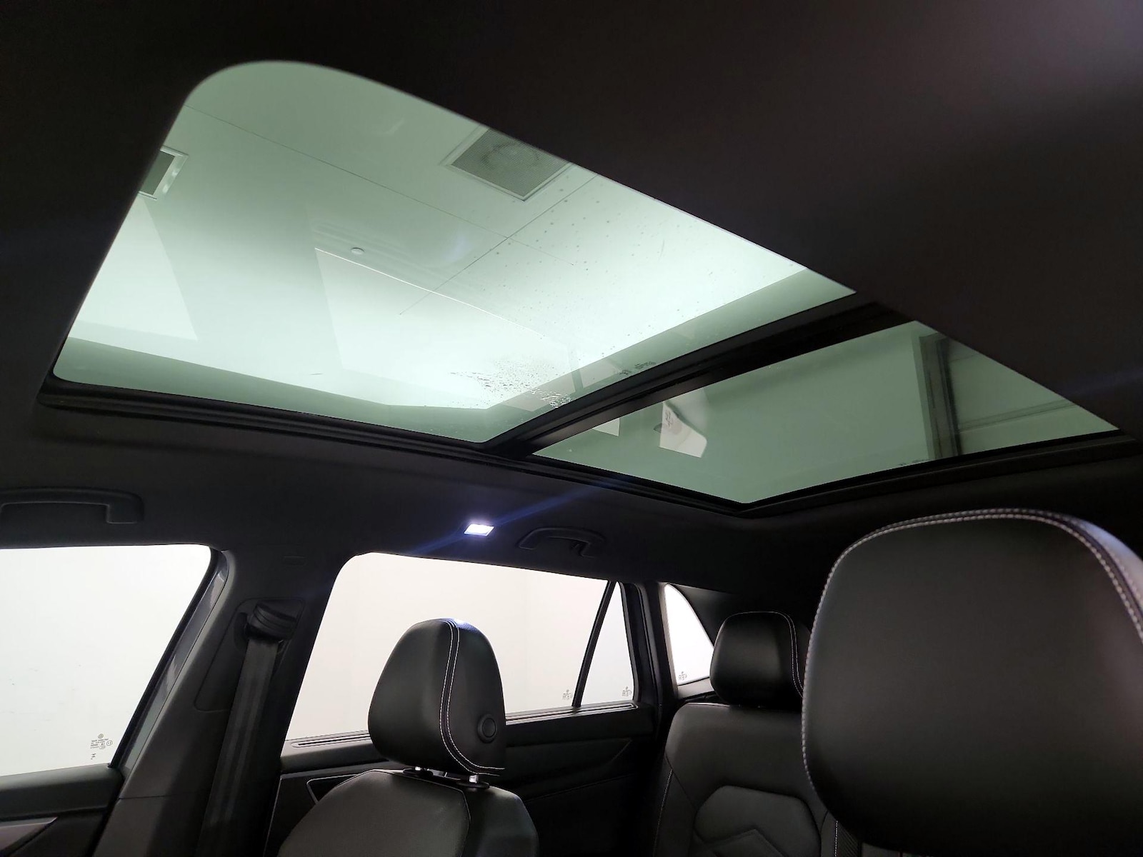 2025 Volkswagen Atlas Cross Sport SE w/Tech - Photo 20