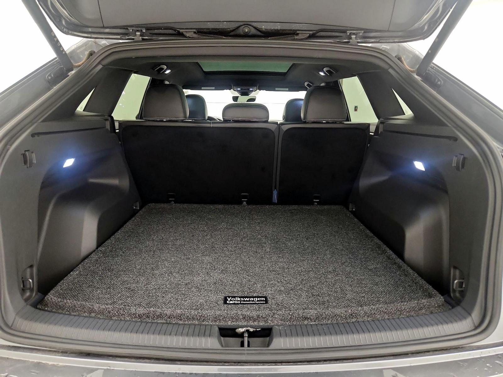 2025 Volkswagen Atlas Cross Sport SE w/Tech - Photo 22