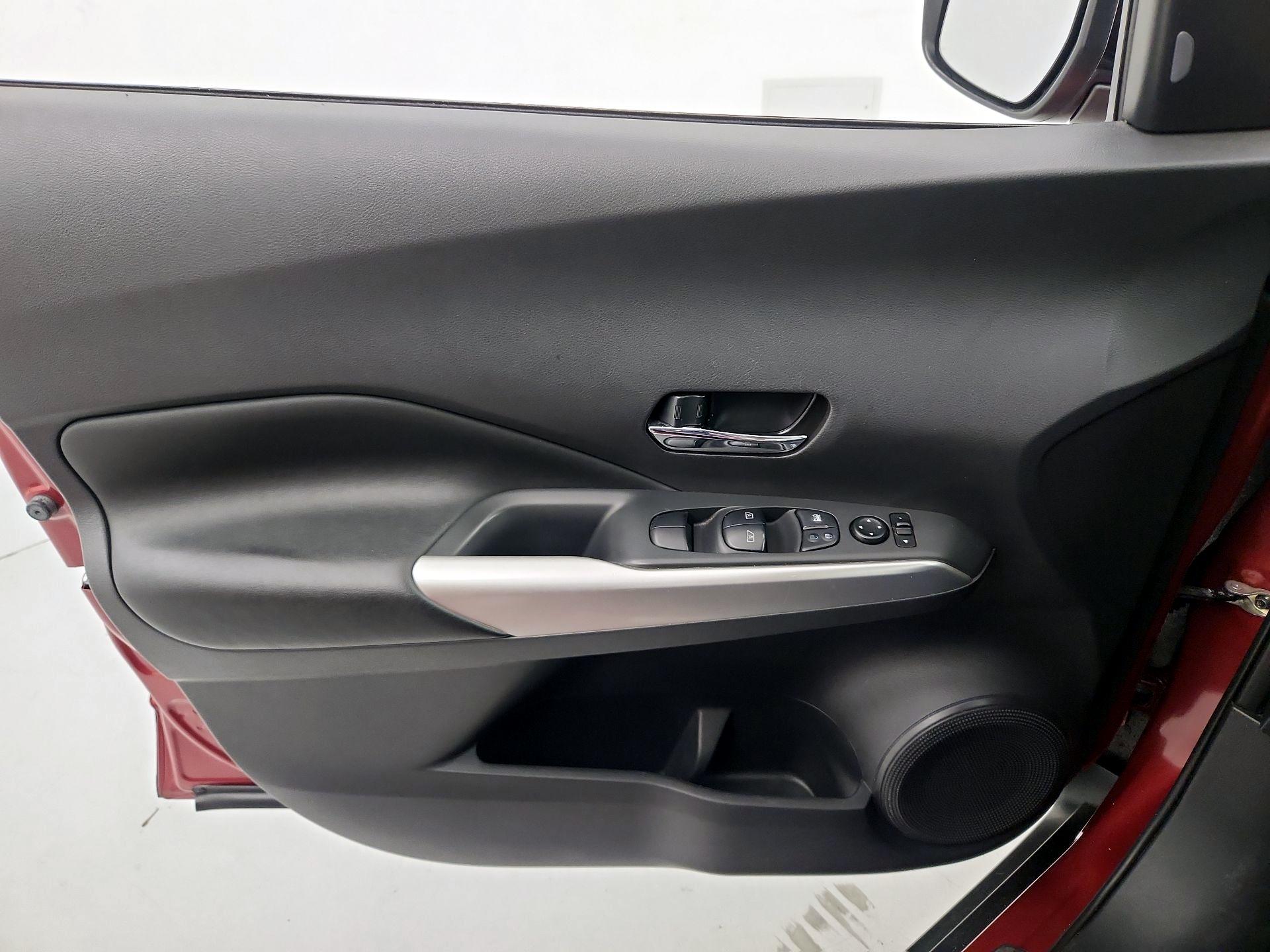 Thumbnail: 2020 Nissan Kicks - 12