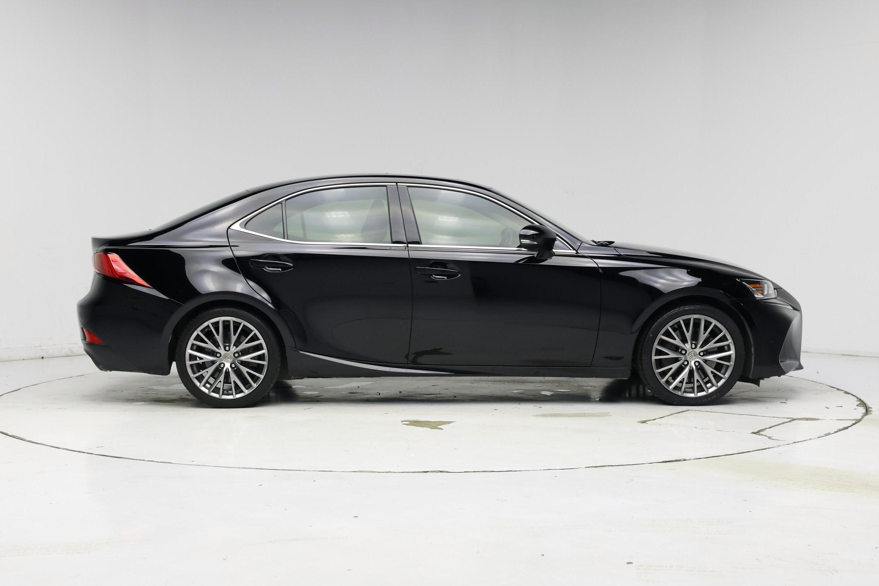 Thumbnail: 2018 Lexus IS - 7