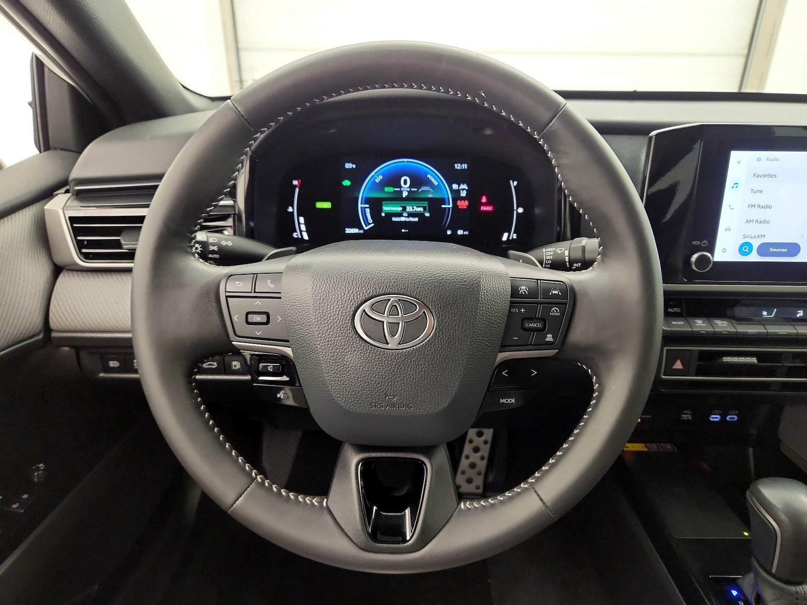 2025 Toyota Camry SE - Photo 11