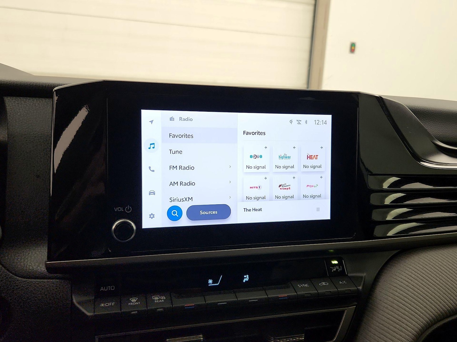 2025 Toyota Camry SE - Photo 17