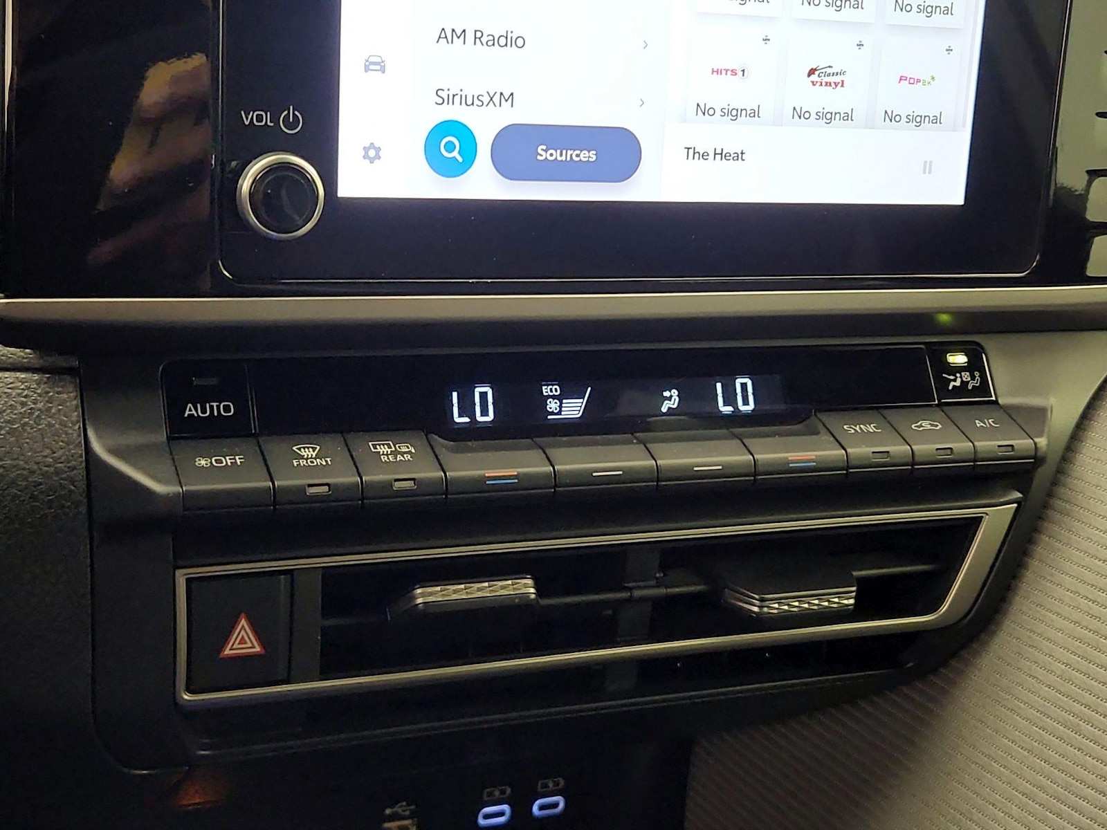2025 Toyota Camry SE - Photo 18
