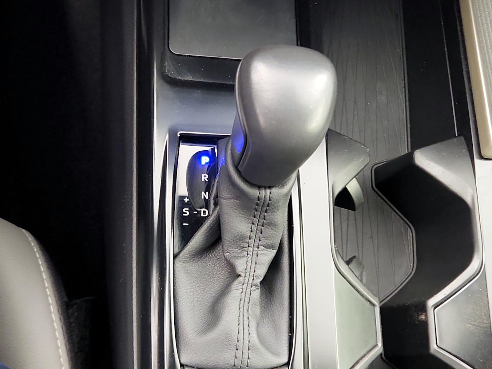 2025 Toyota Camry SE - Photo 19
