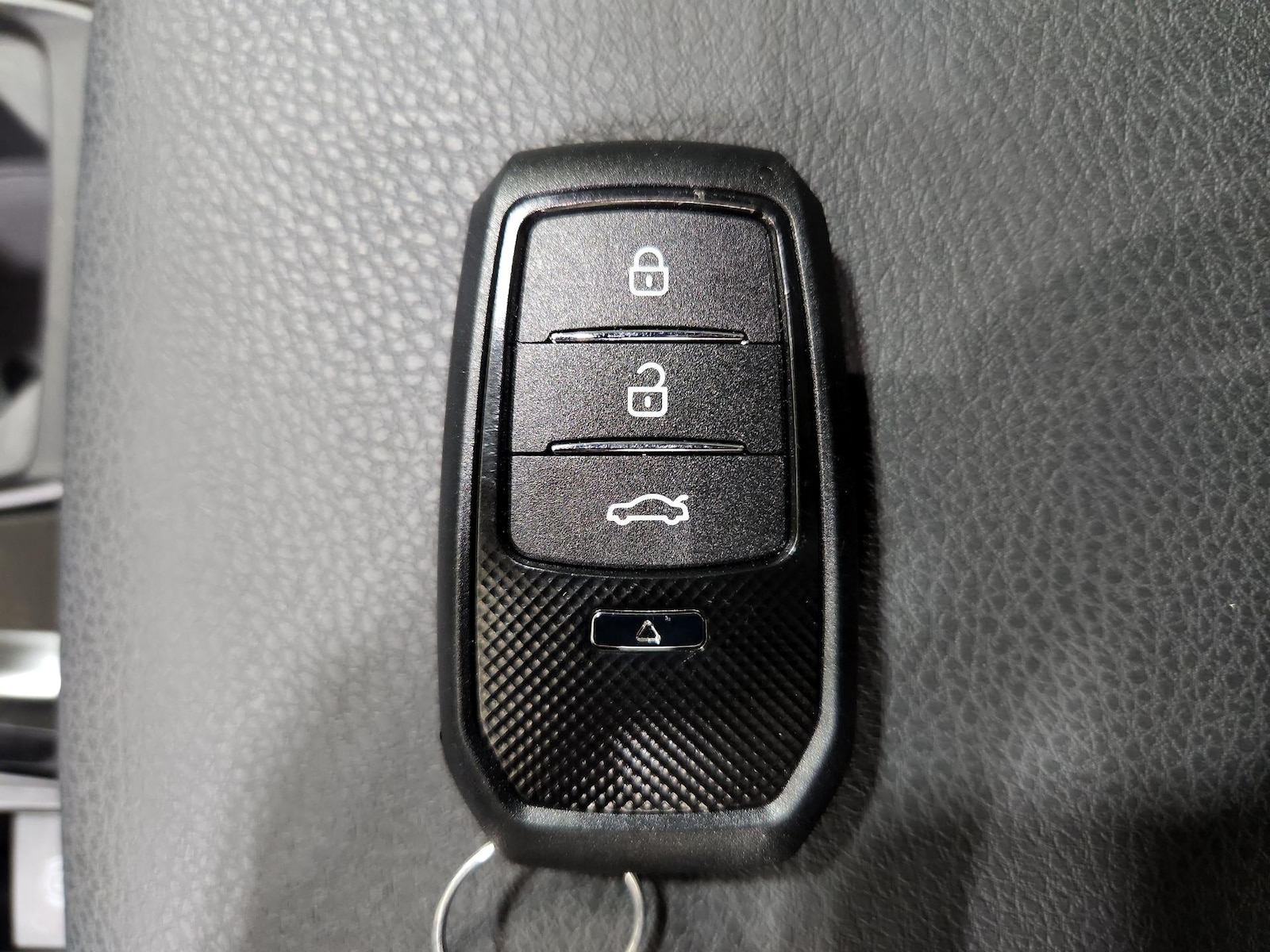 2025 Toyota Camry SE - Photo 24