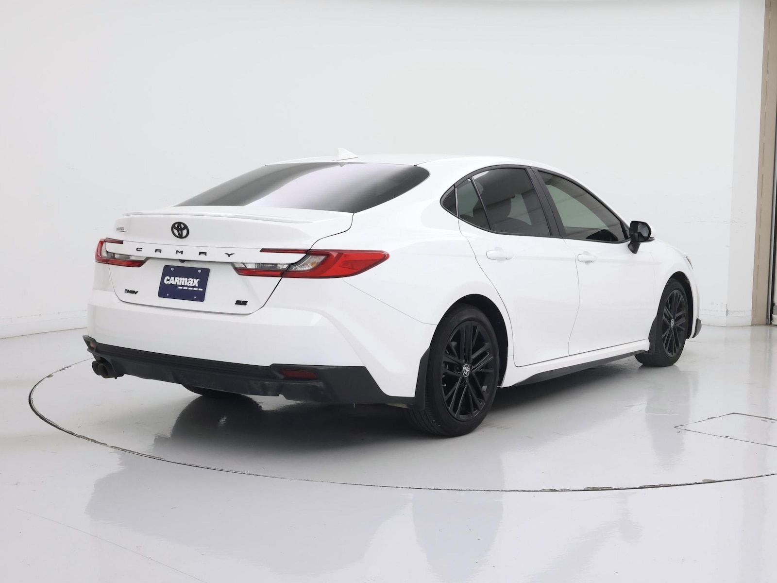 2025 Toyota Camry SE - Photo 9