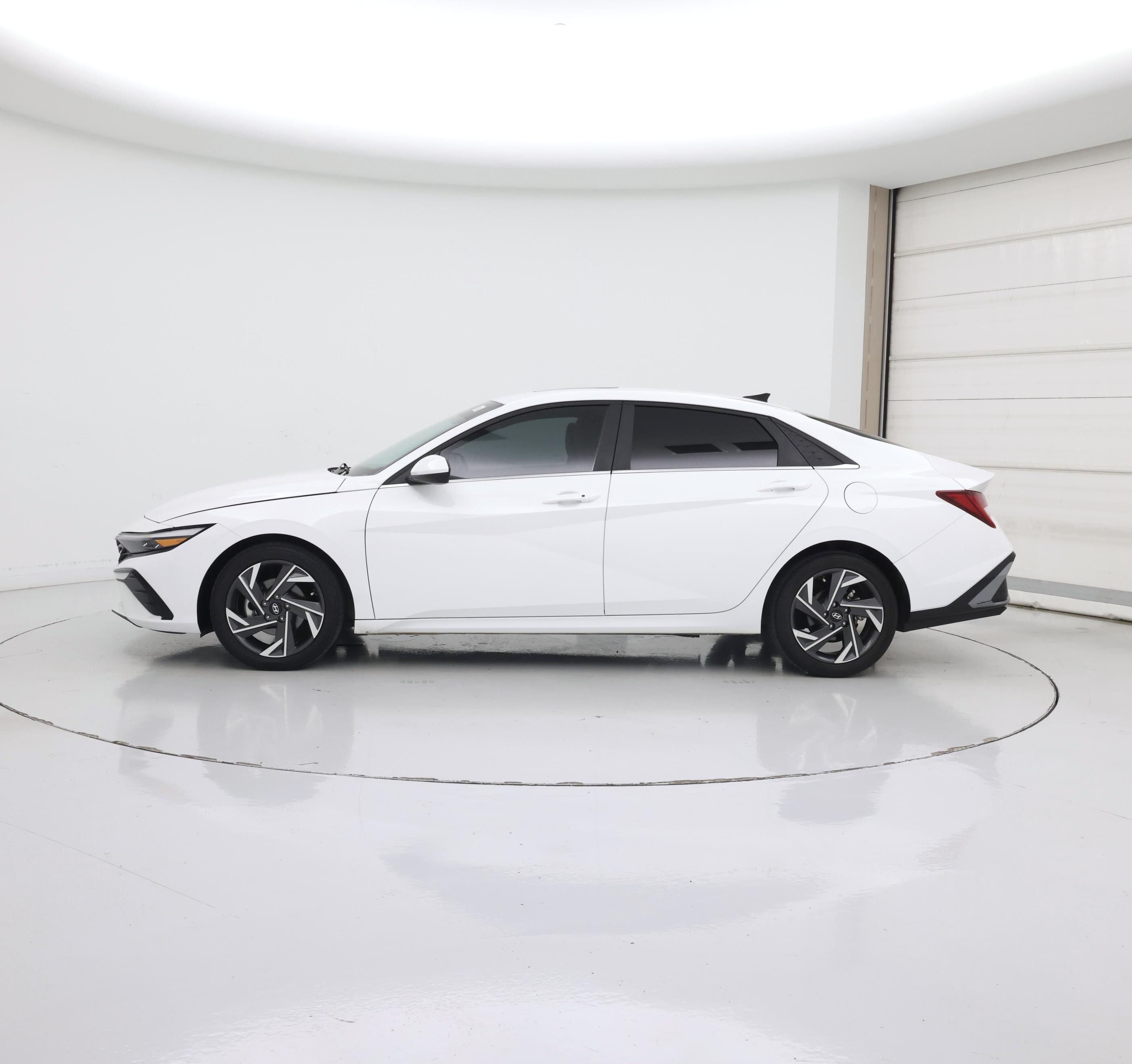 Thumbnail: 2024 Hyundai Elantra - 3