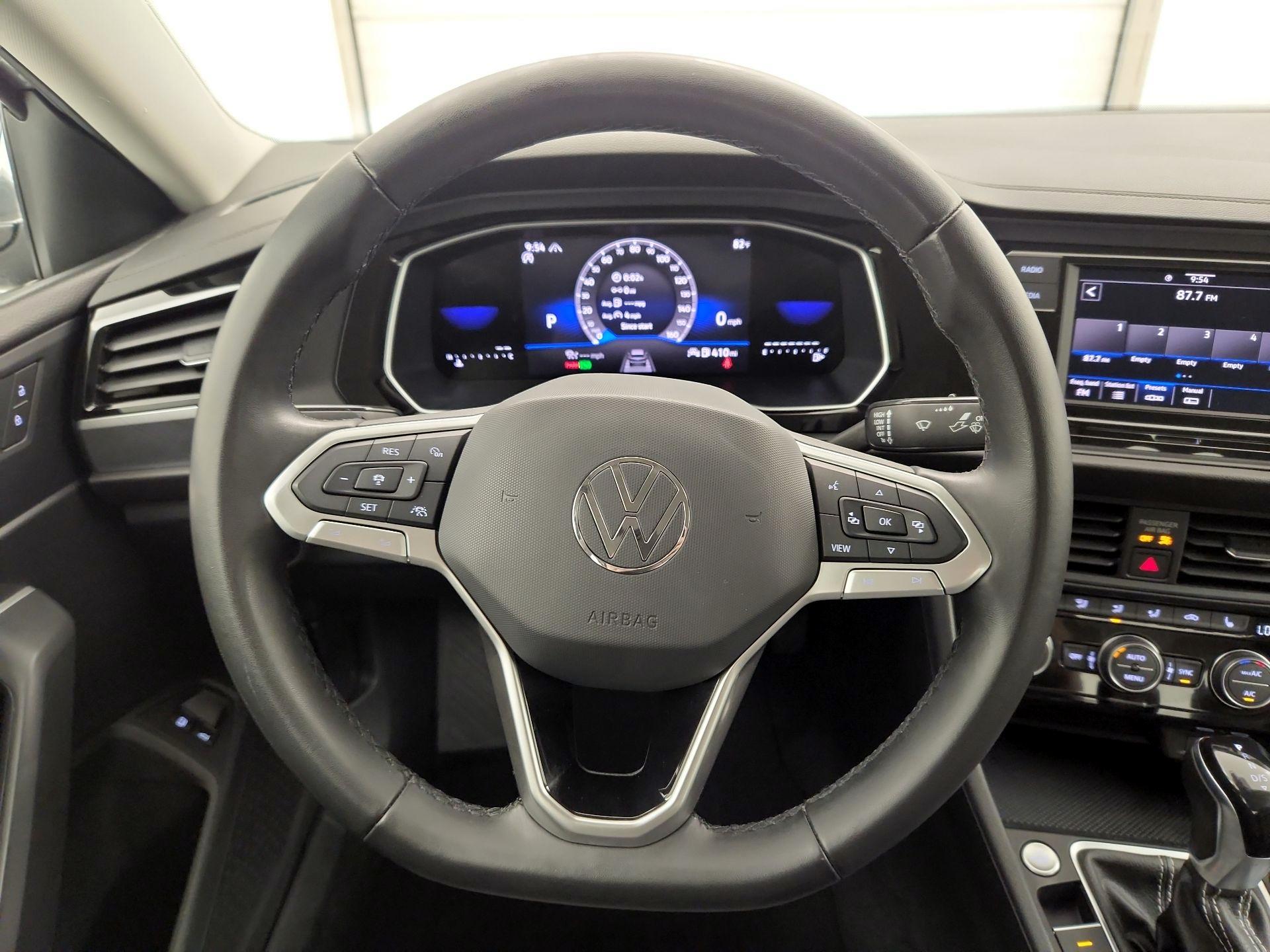 Thumbnail: 2024 Volkswagen Jetta - 10