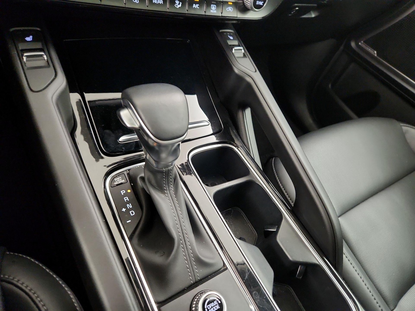 2025 Kia Telluride S - Photo 19