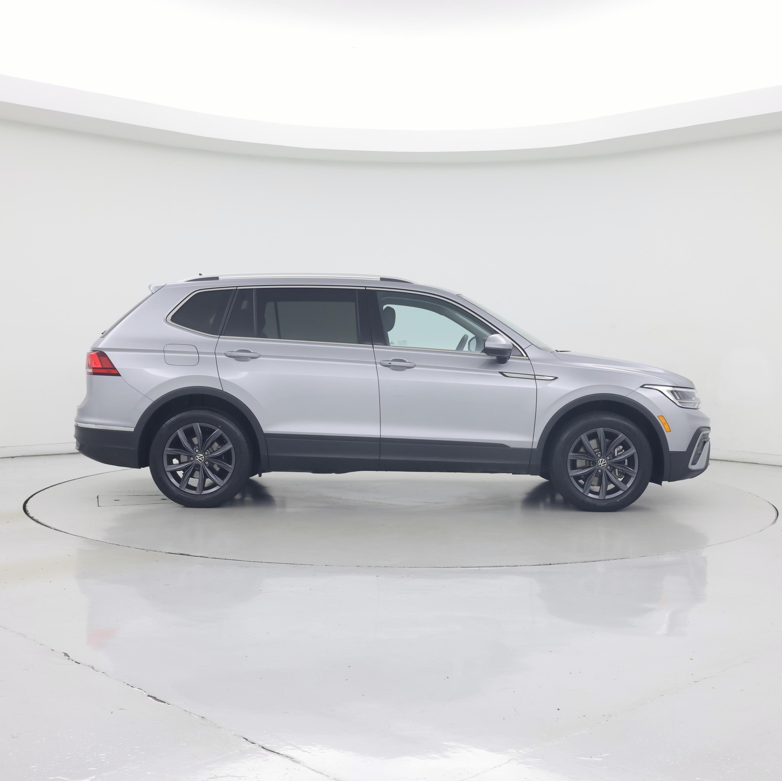 Thumbnail: 2023 Volkswagen Tiguan - 7