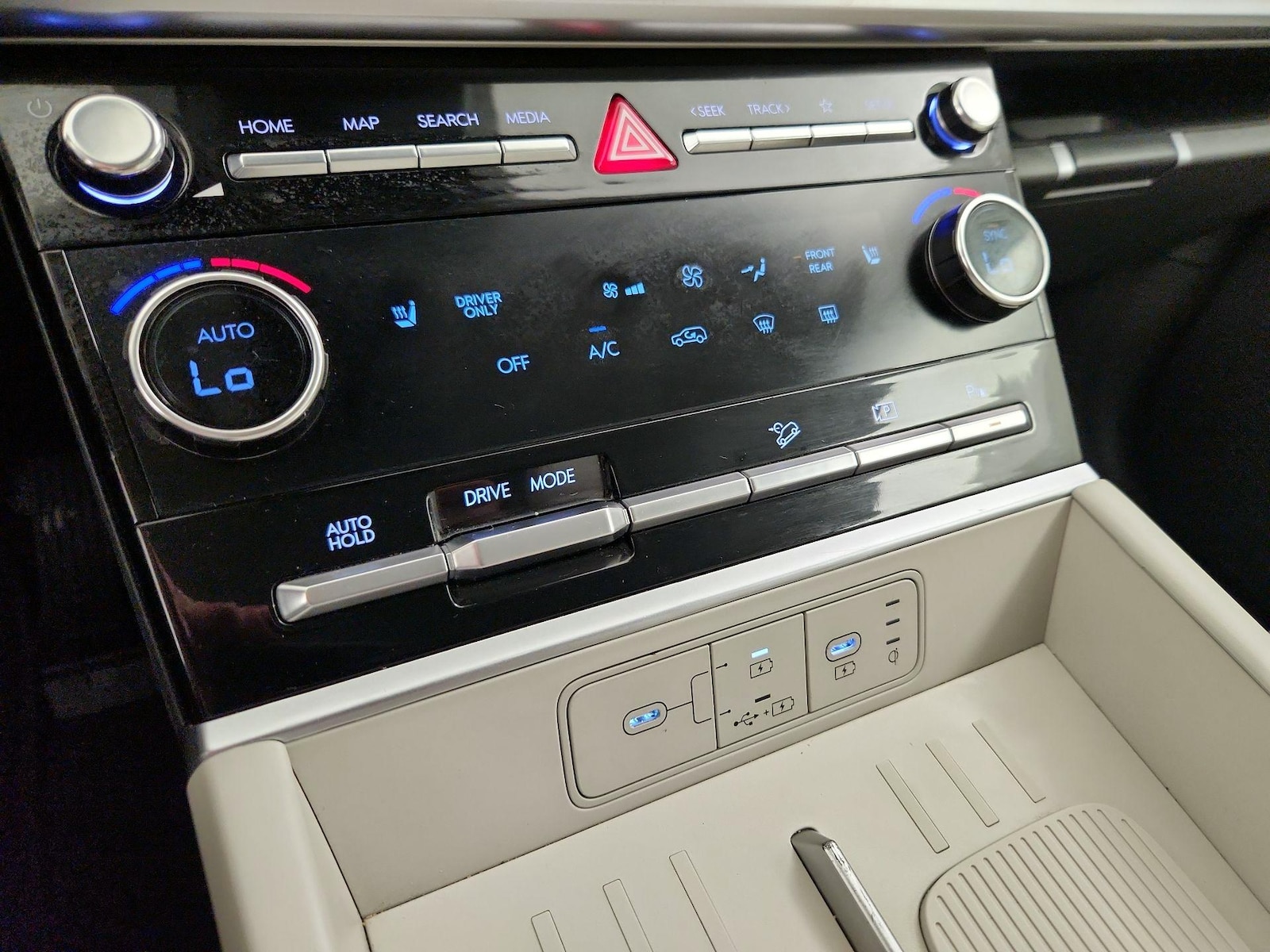 2025 Hyundai Santa Fe SEL - Photo 17