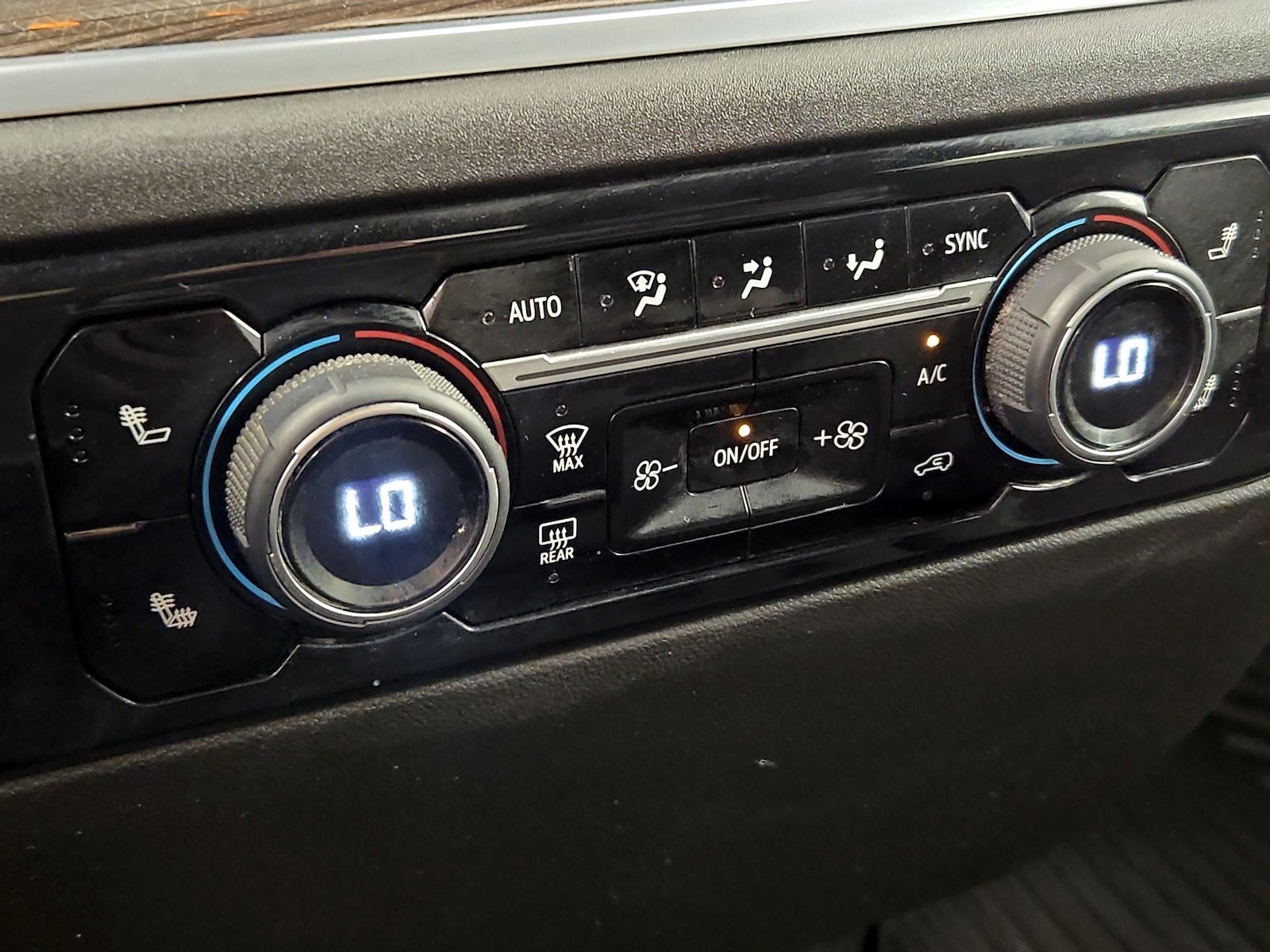 2025 Chevrolet Silverado 1500 LT - Photo 18