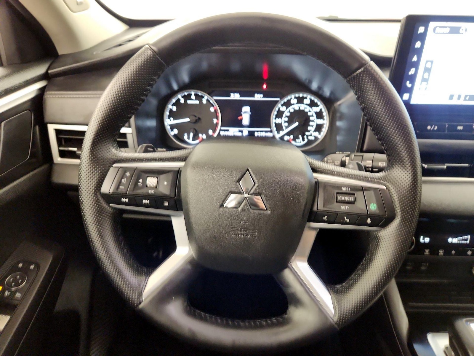 2025 Mitsubishi Outlander SE - Photo 11