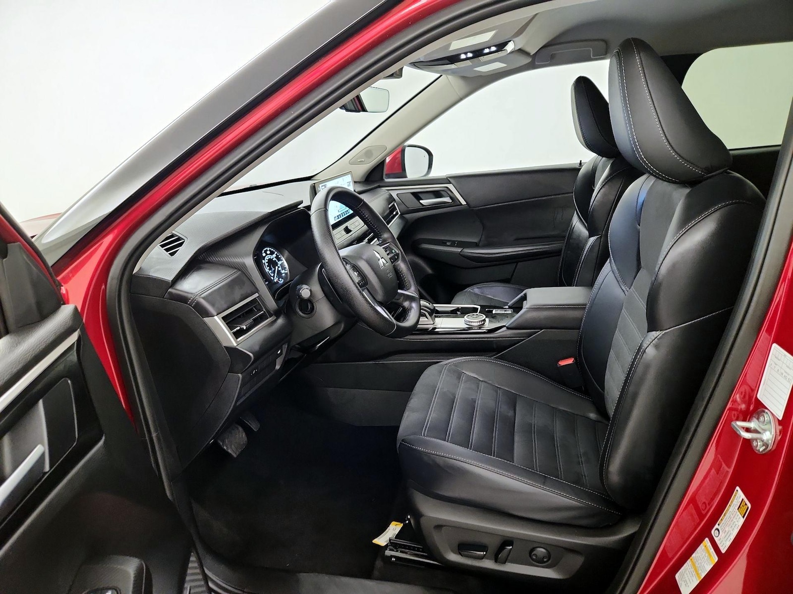 2025 Mitsubishi Outlander SE - Photo 12