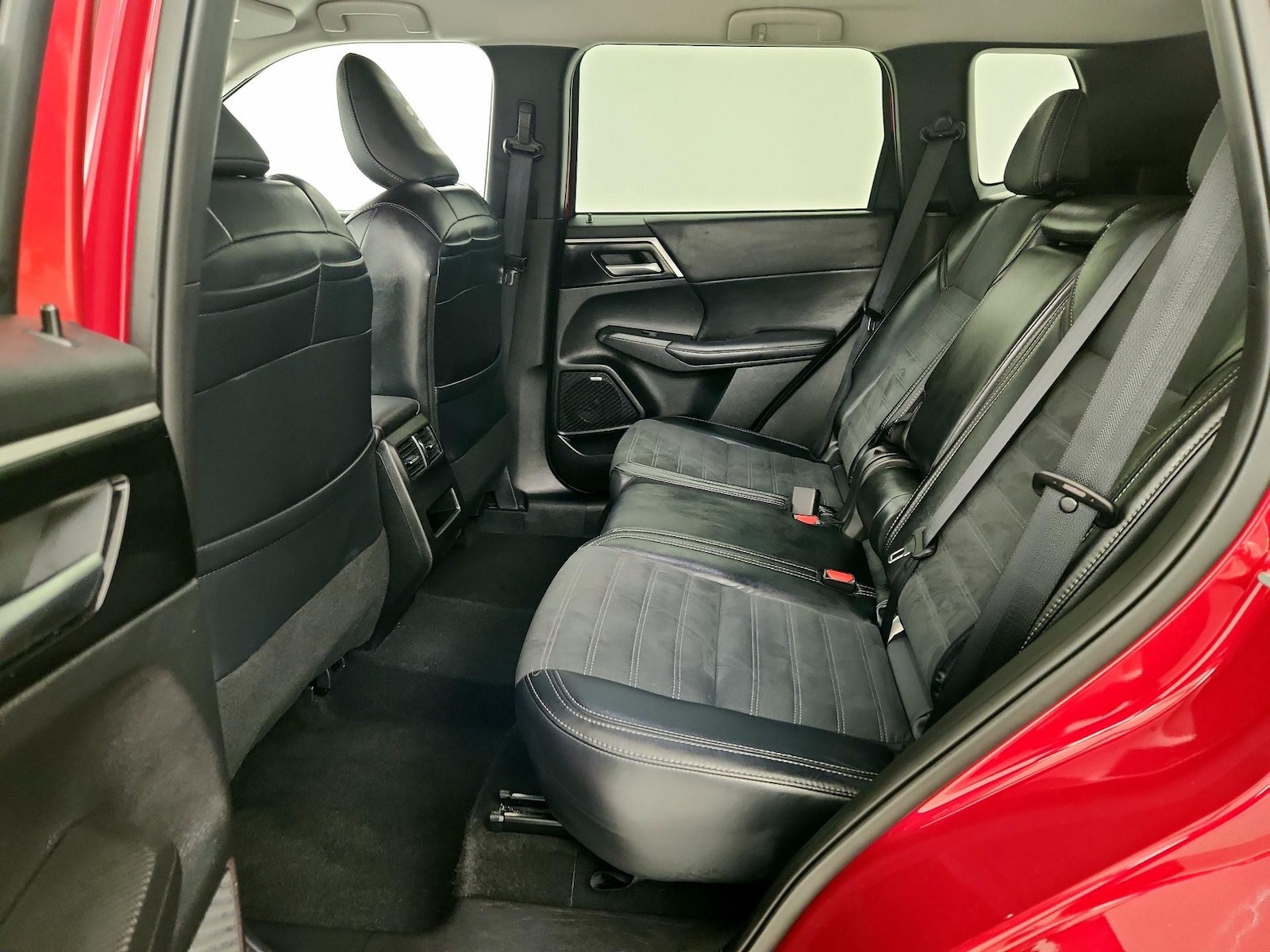 2025 Mitsubishi Outlander SE - Photo 21
