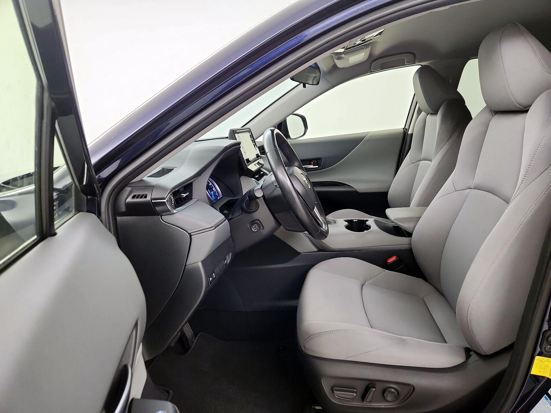 Thumbnail: 2022 Toyota Venza - 11