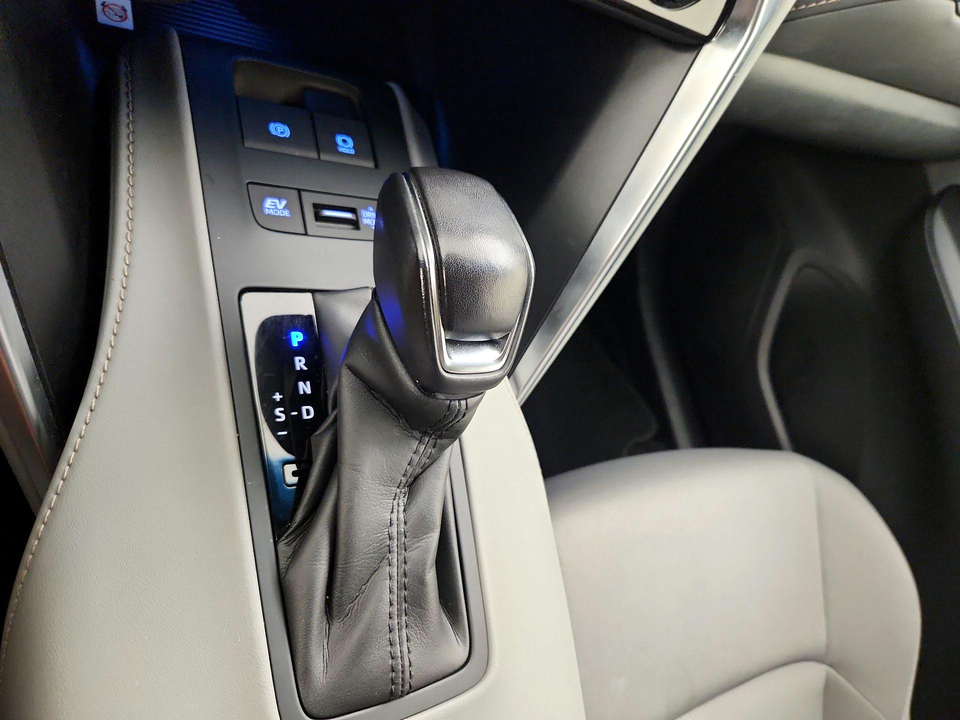 Thumbnail: 2022 Toyota Venza - 17