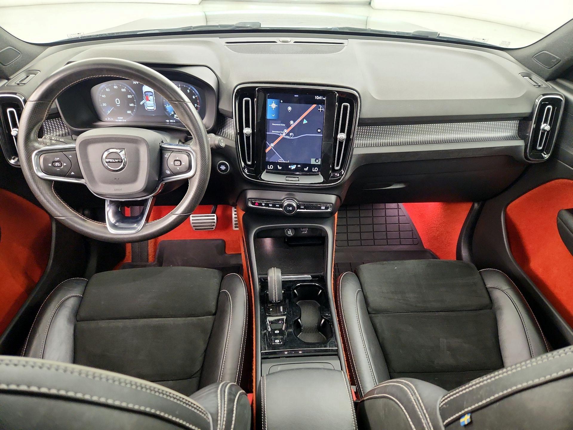 Thumbnail: 2021 Volvo XC40 - 9