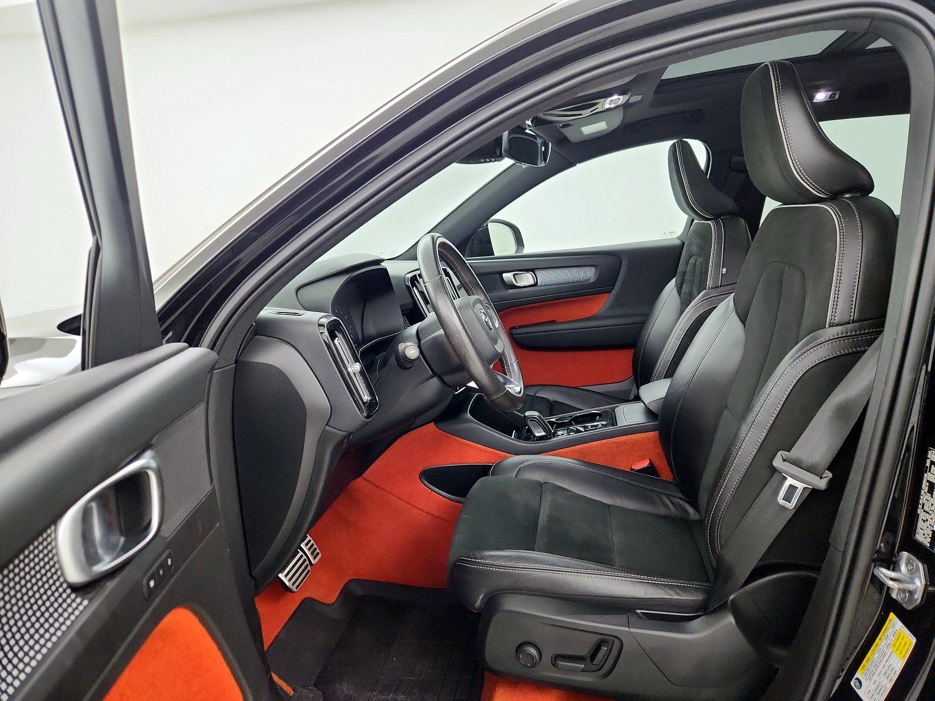 Thumbnail: 2021 Volvo XC40 - 11