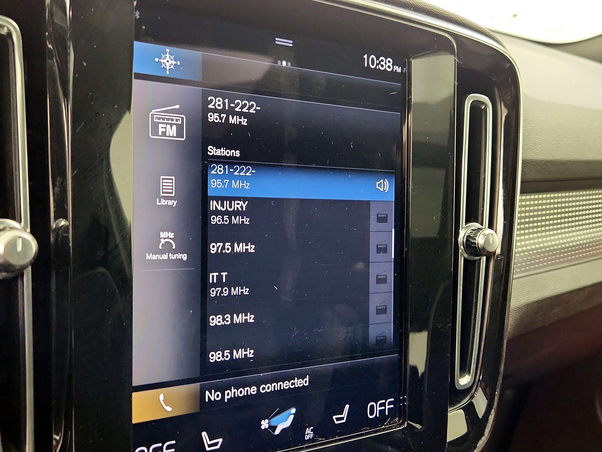 Thumbnail: 2021 Volvo XC40 - 16