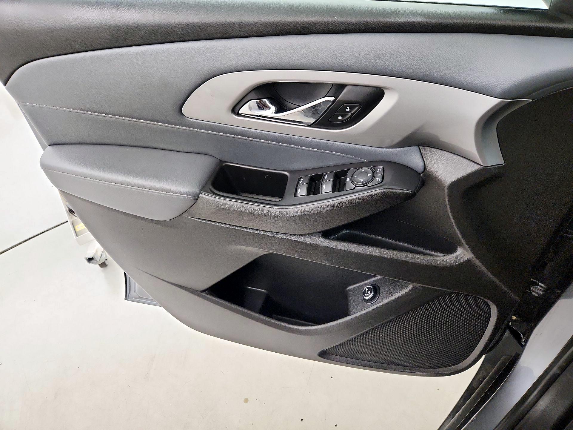Thumbnail: 2021 Chevrolet Traverse - 12