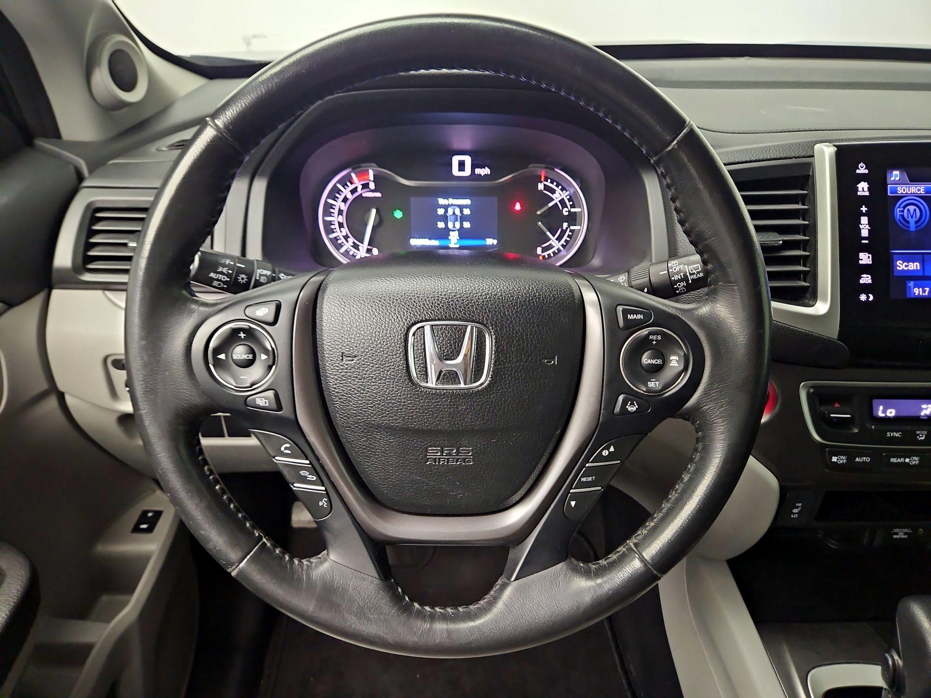 Thumbnail: 2017 Honda Pilot - 10