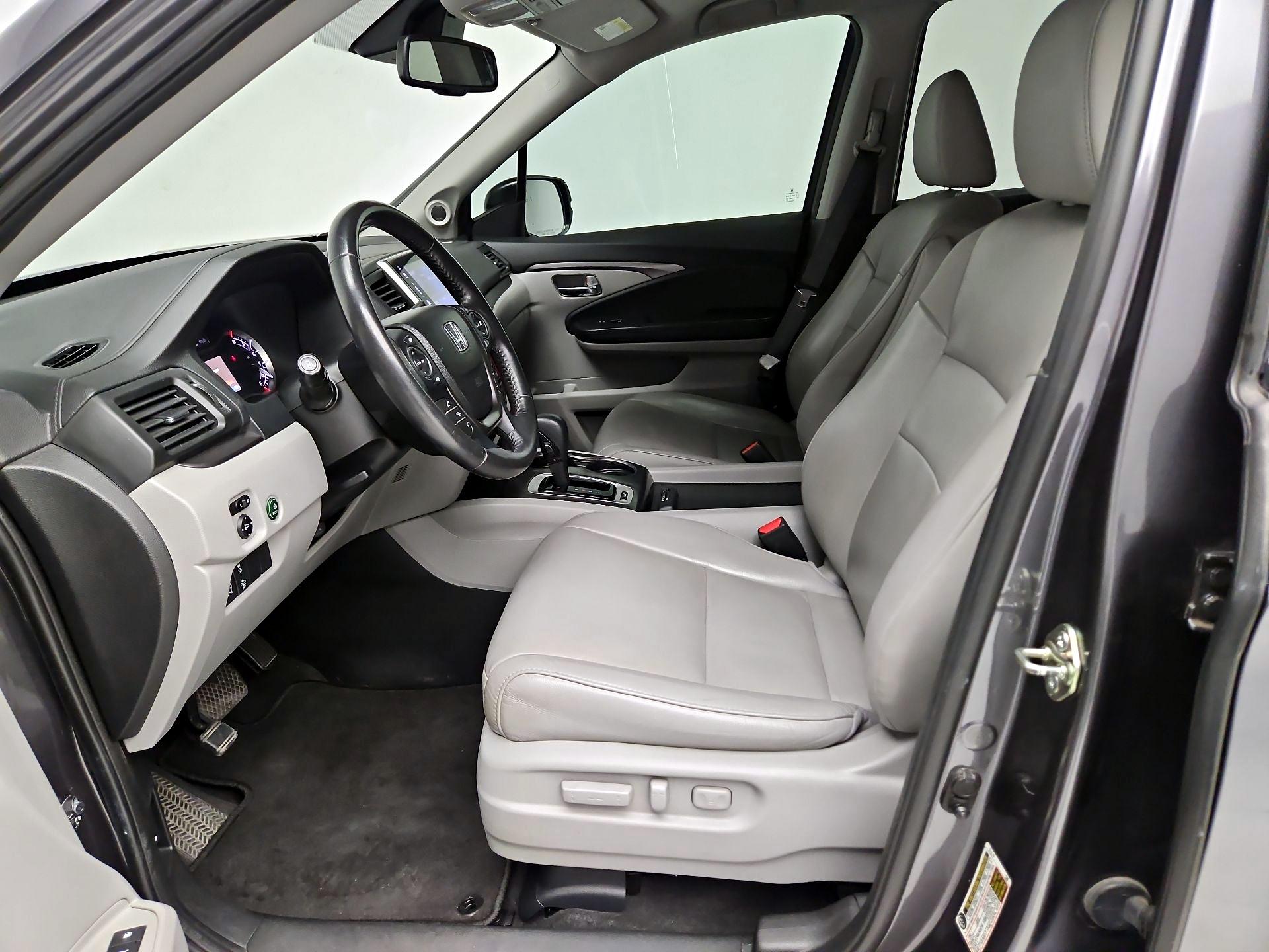 Thumbnail: 2017 Honda Pilot - 11