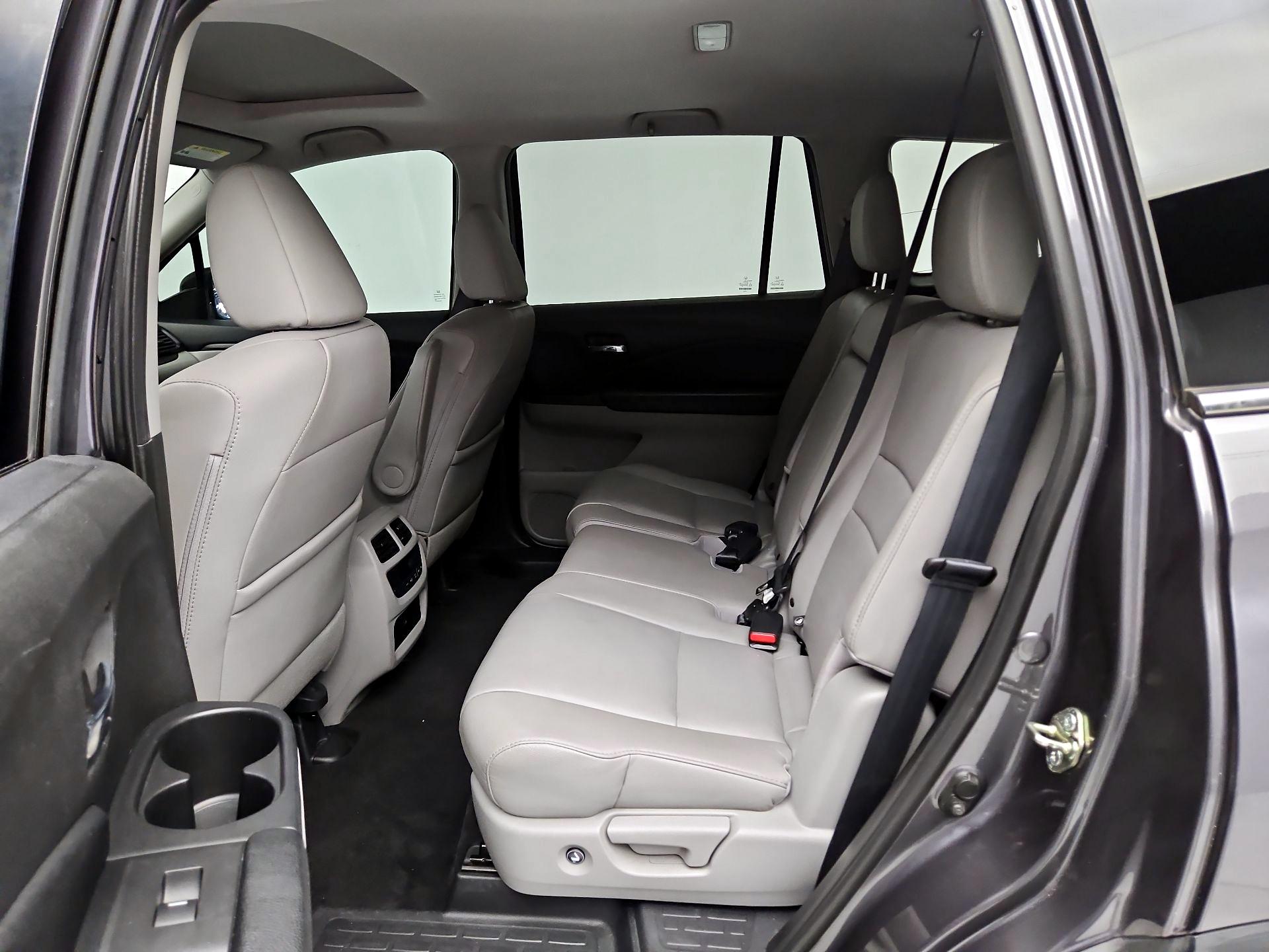 Thumbnail: 2017 Honda Pilot - 20