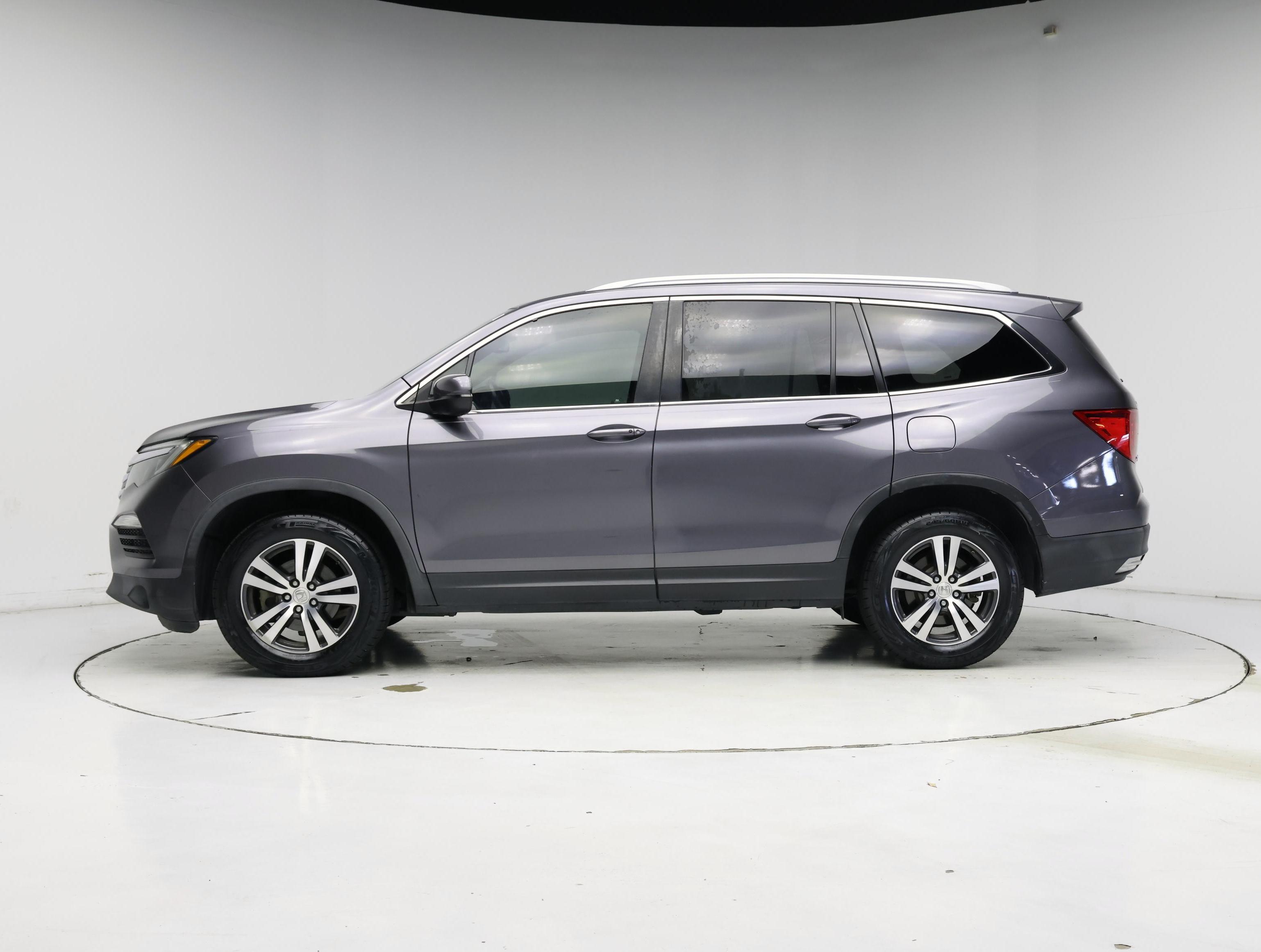 Thumbnail: 2017 Honda Pilot - 3