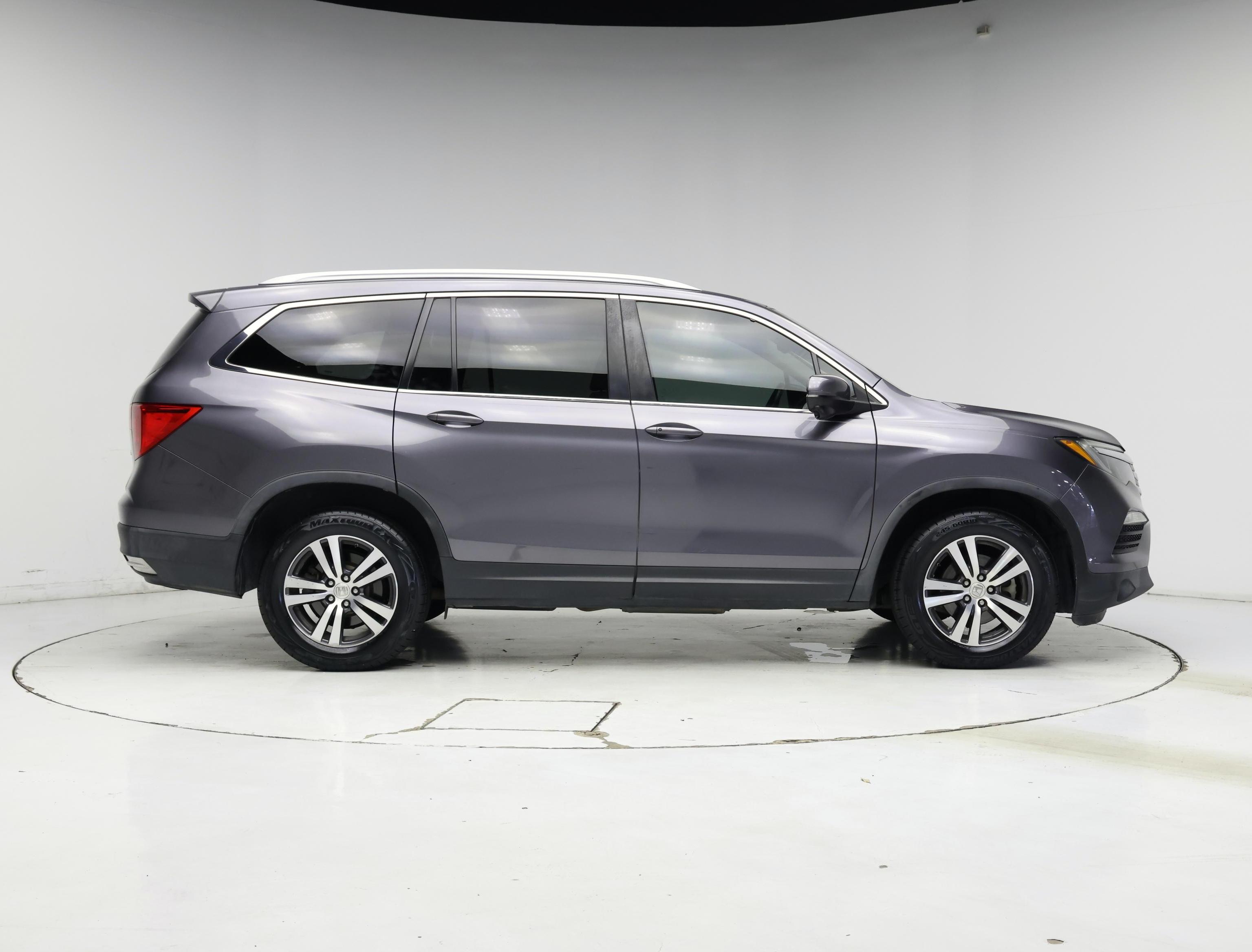 Thumbnail: 2017 Honda Pilot - 7