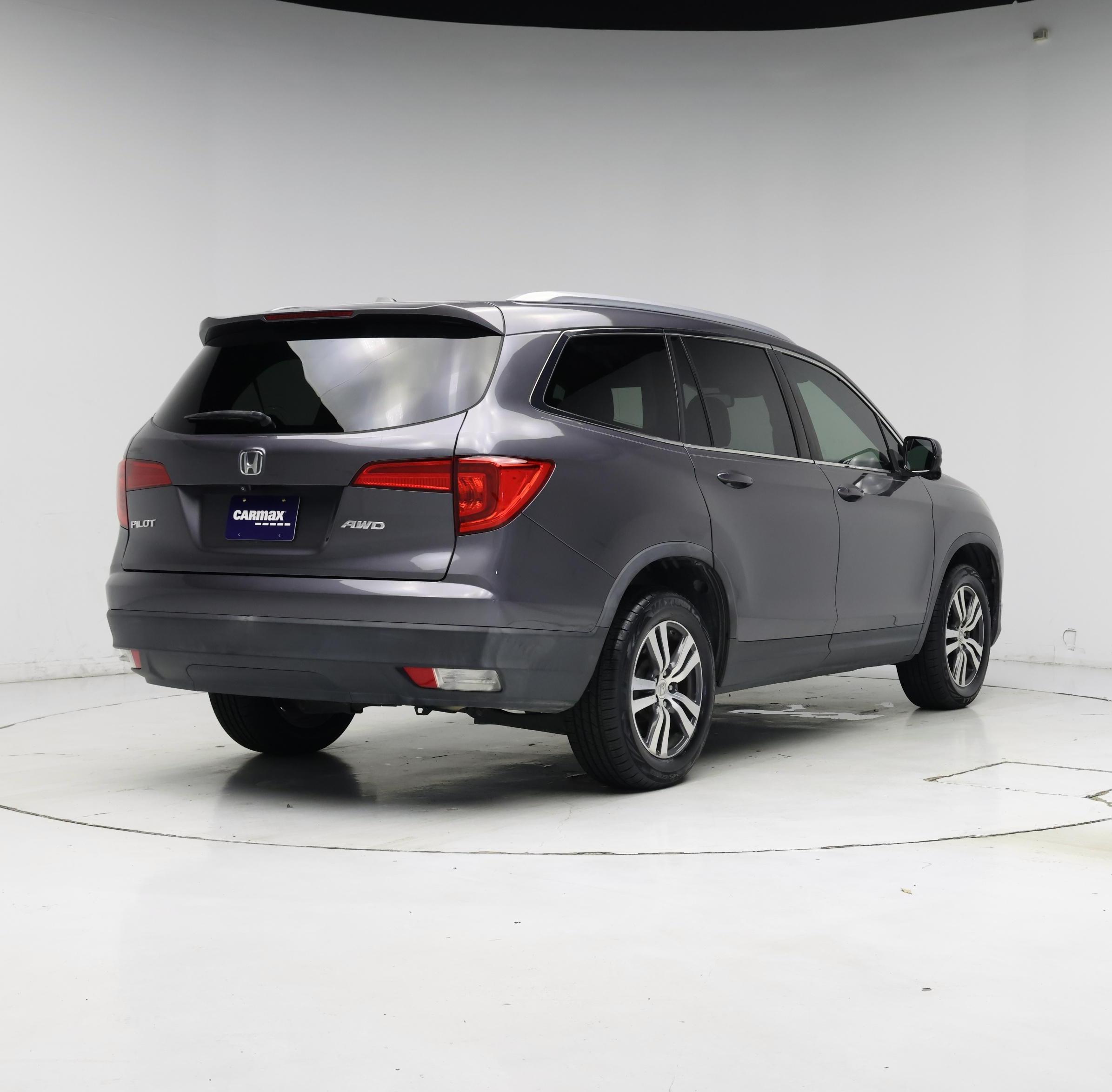 Thumbnail: 2017 Honda Pilot - 8