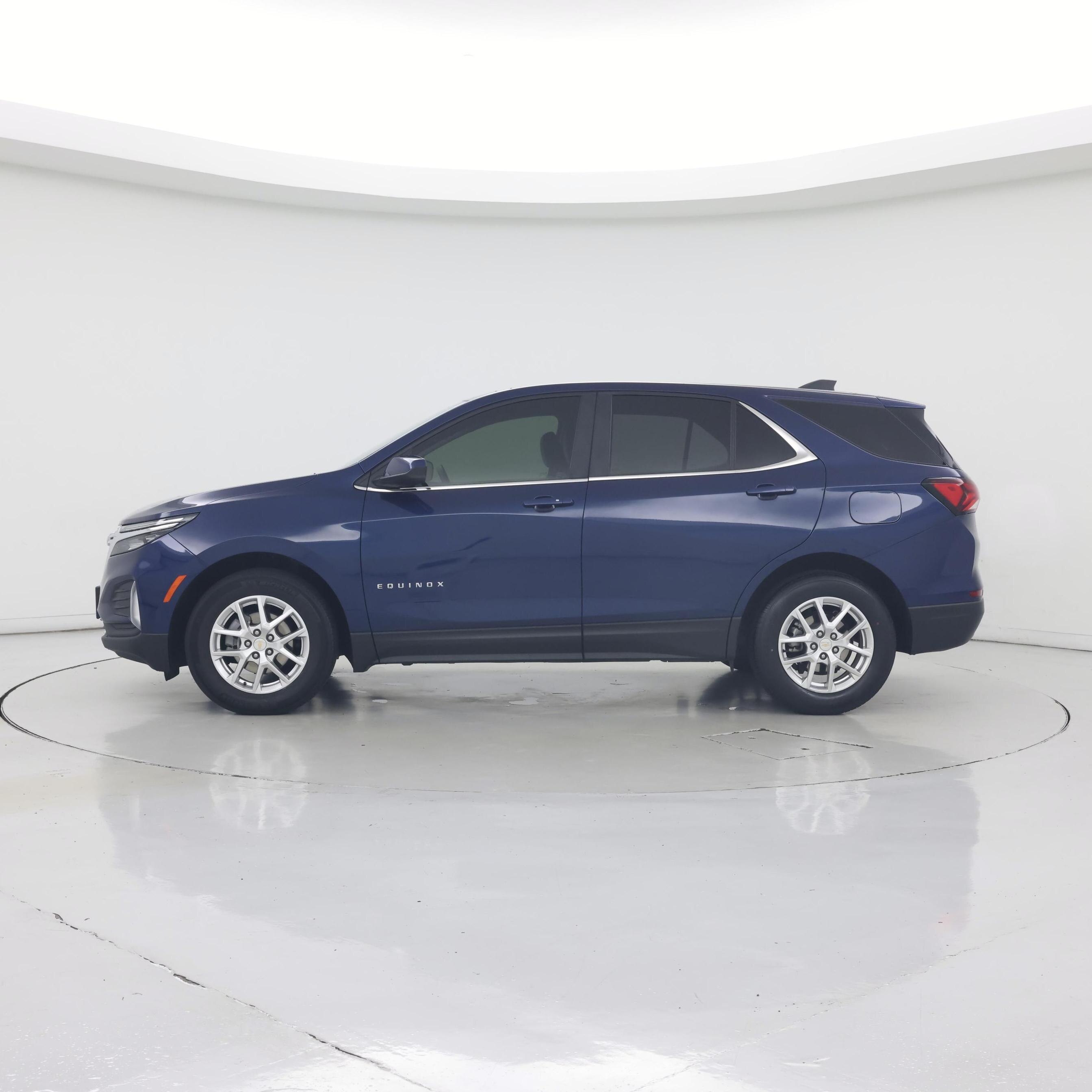 Thumbnail: 2022 Chevrolet Equinox - 3