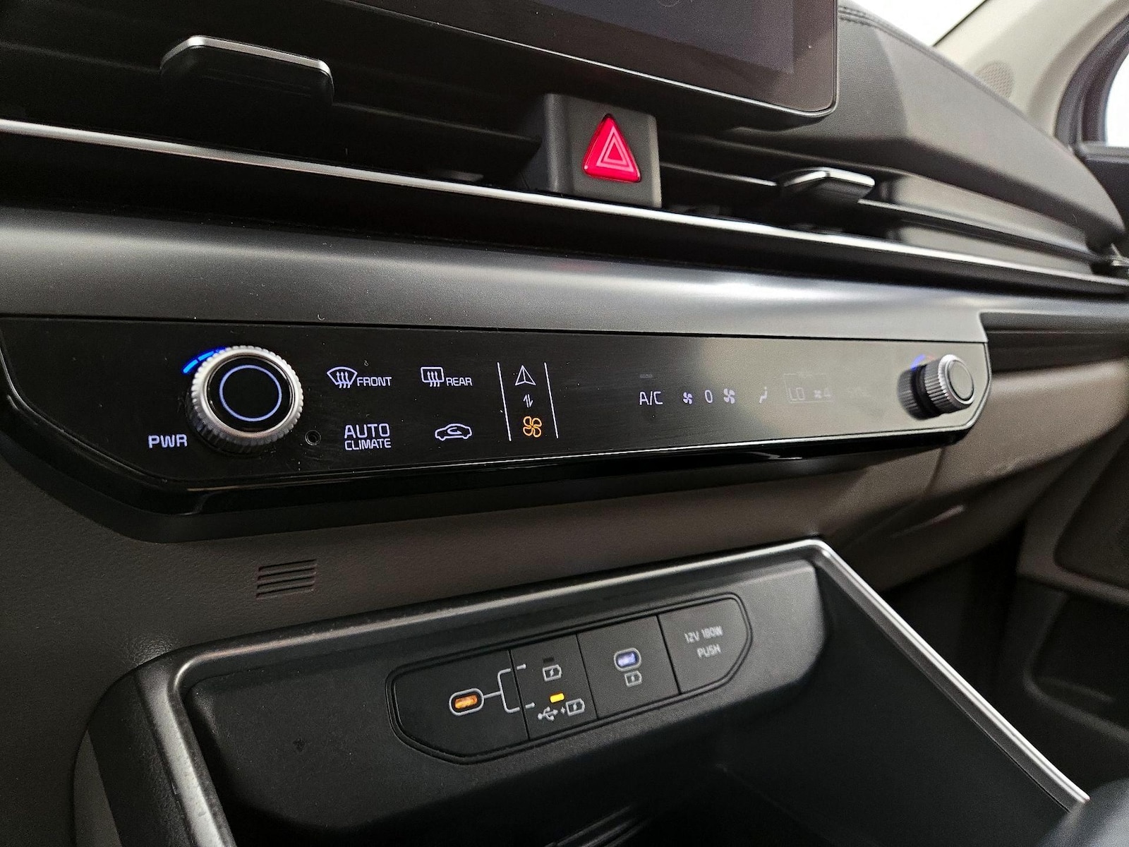 2025 Kia Carnival LXS - Photo 18