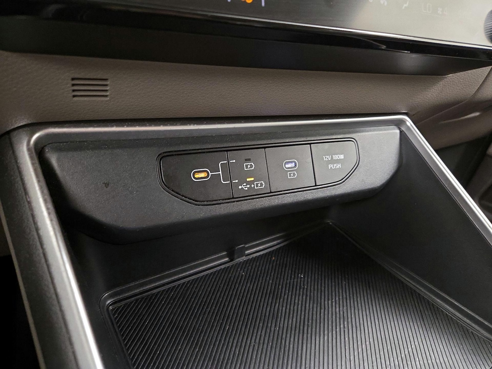 2025 Kia Carnival LXS - Photo 20