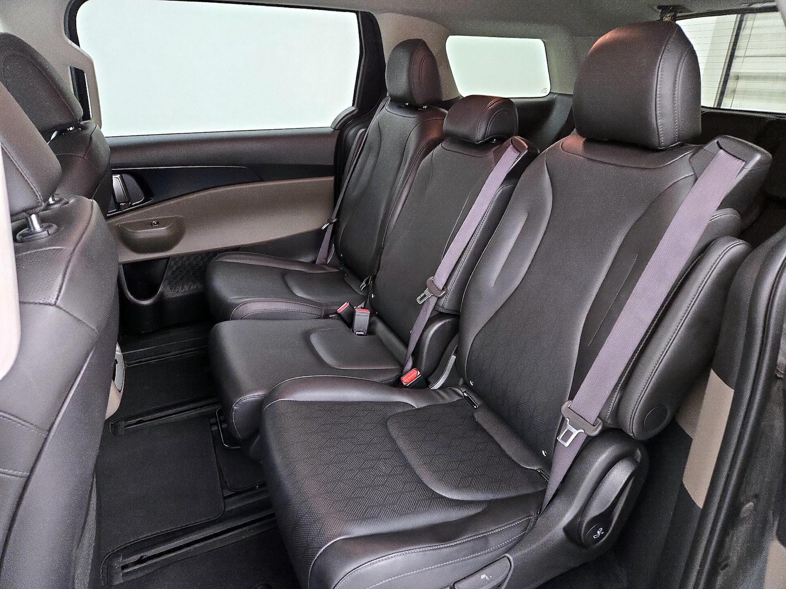 2025 Kia Carnival LXS - Photo 21
