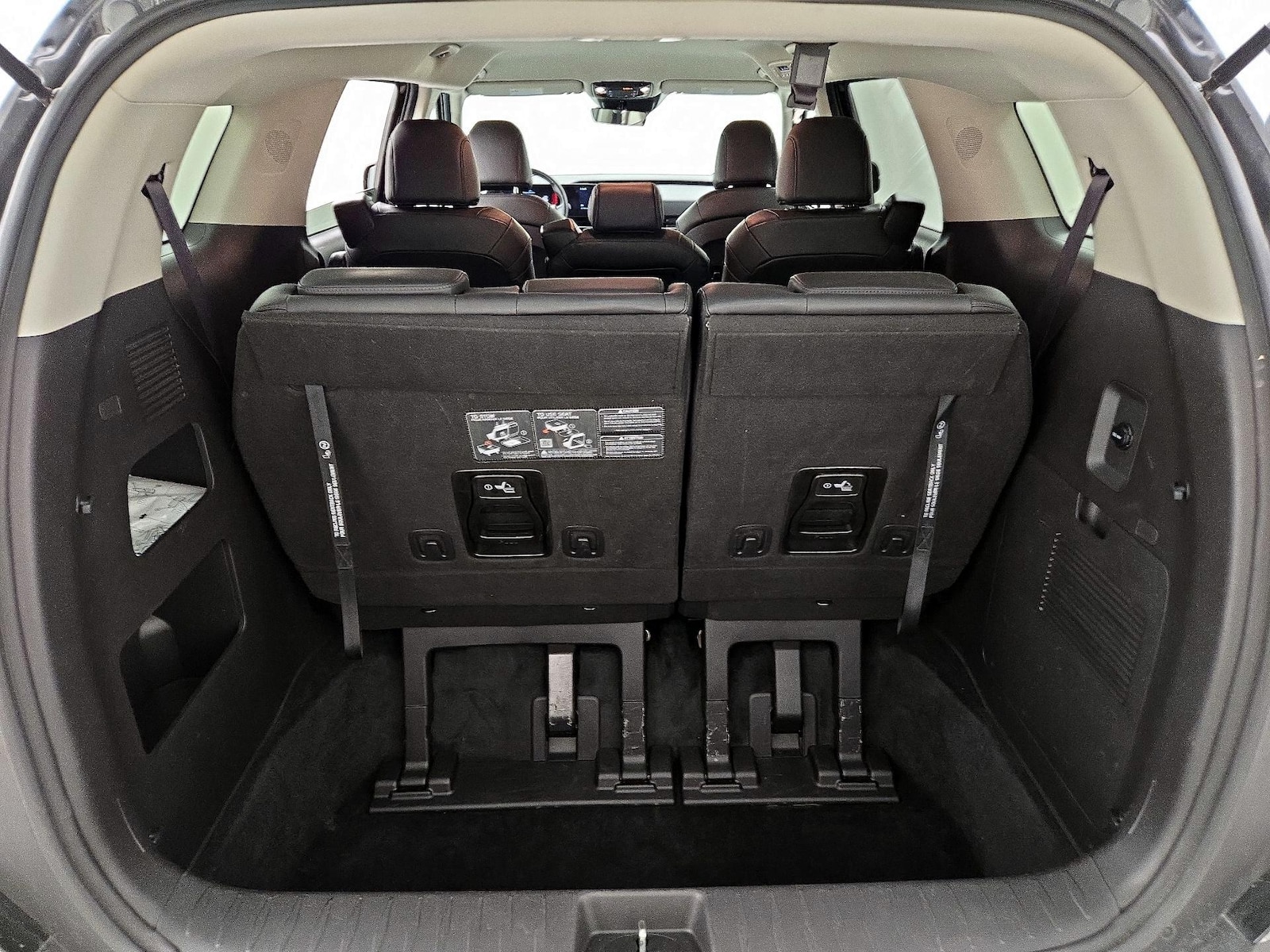2025 Kia Carnival LXS - Photo 23