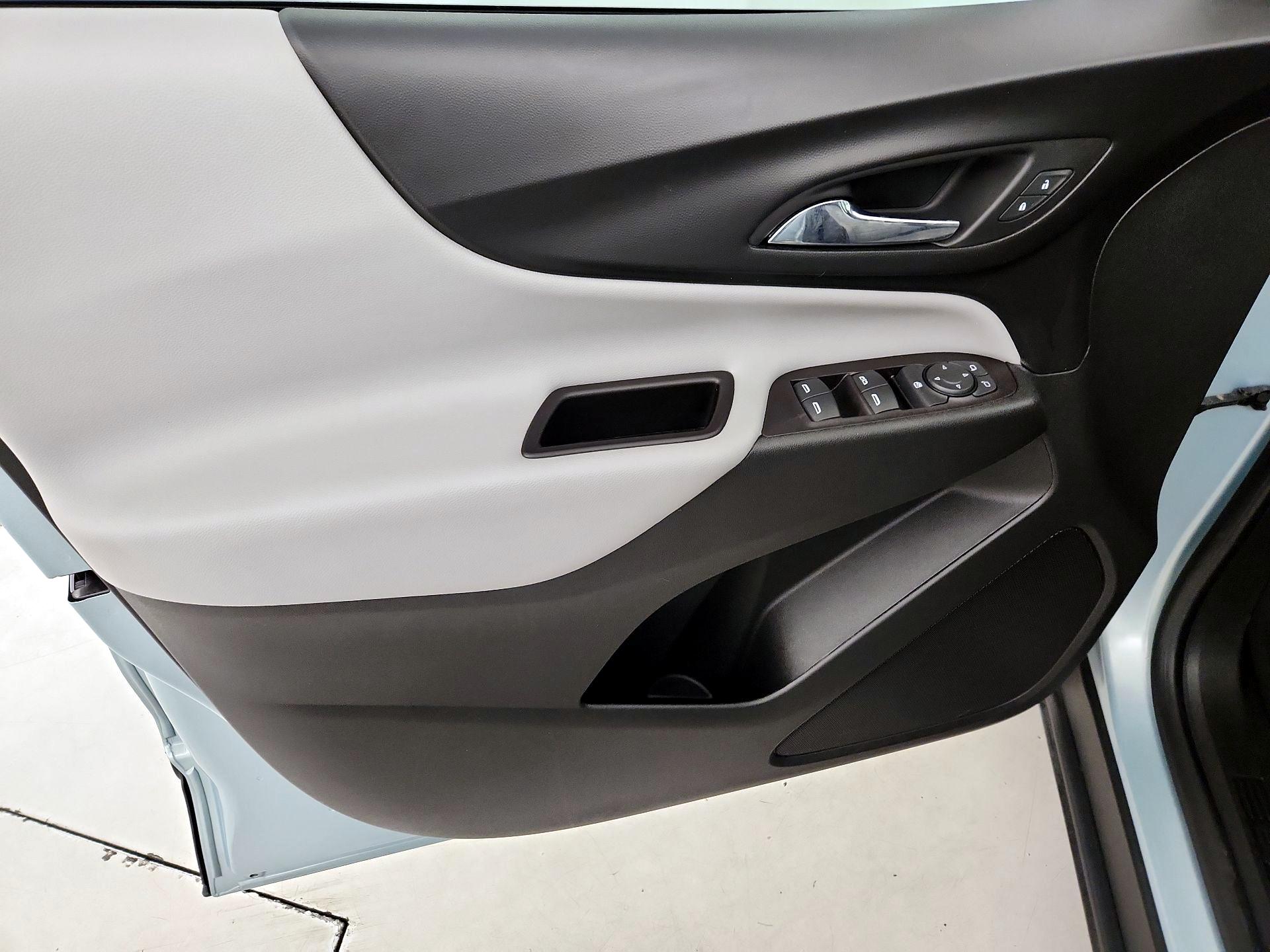 Thumbnail: 2022 Chevrolet Equinox - 12