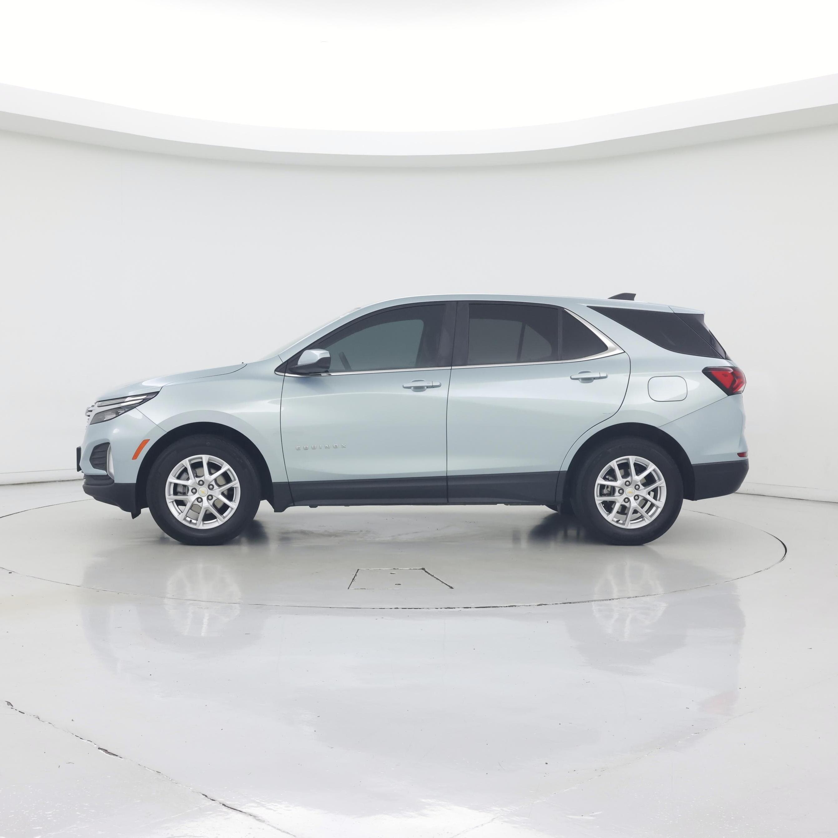 Thumbnail: 2022 Chevrolet Equinox - 3