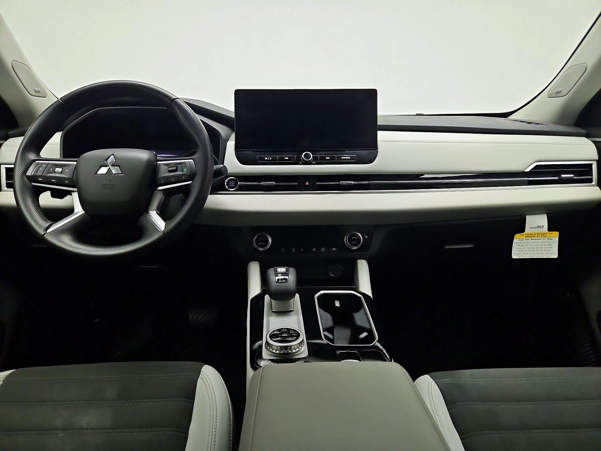Thumbnail: 2025 Mitsubishi Outlander - 9