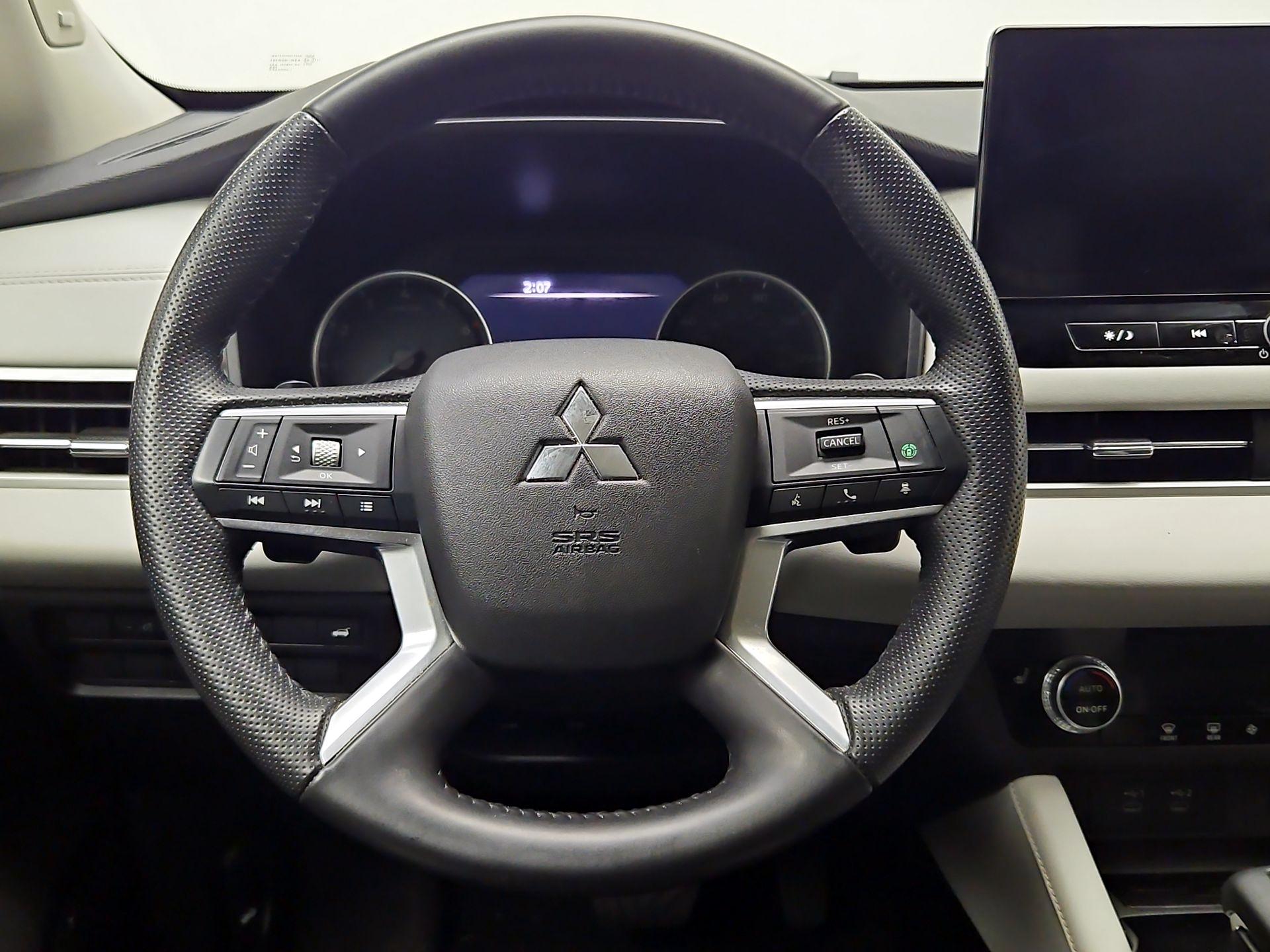 Thumbnail: 2025 Mitsubishi Outlander - 10