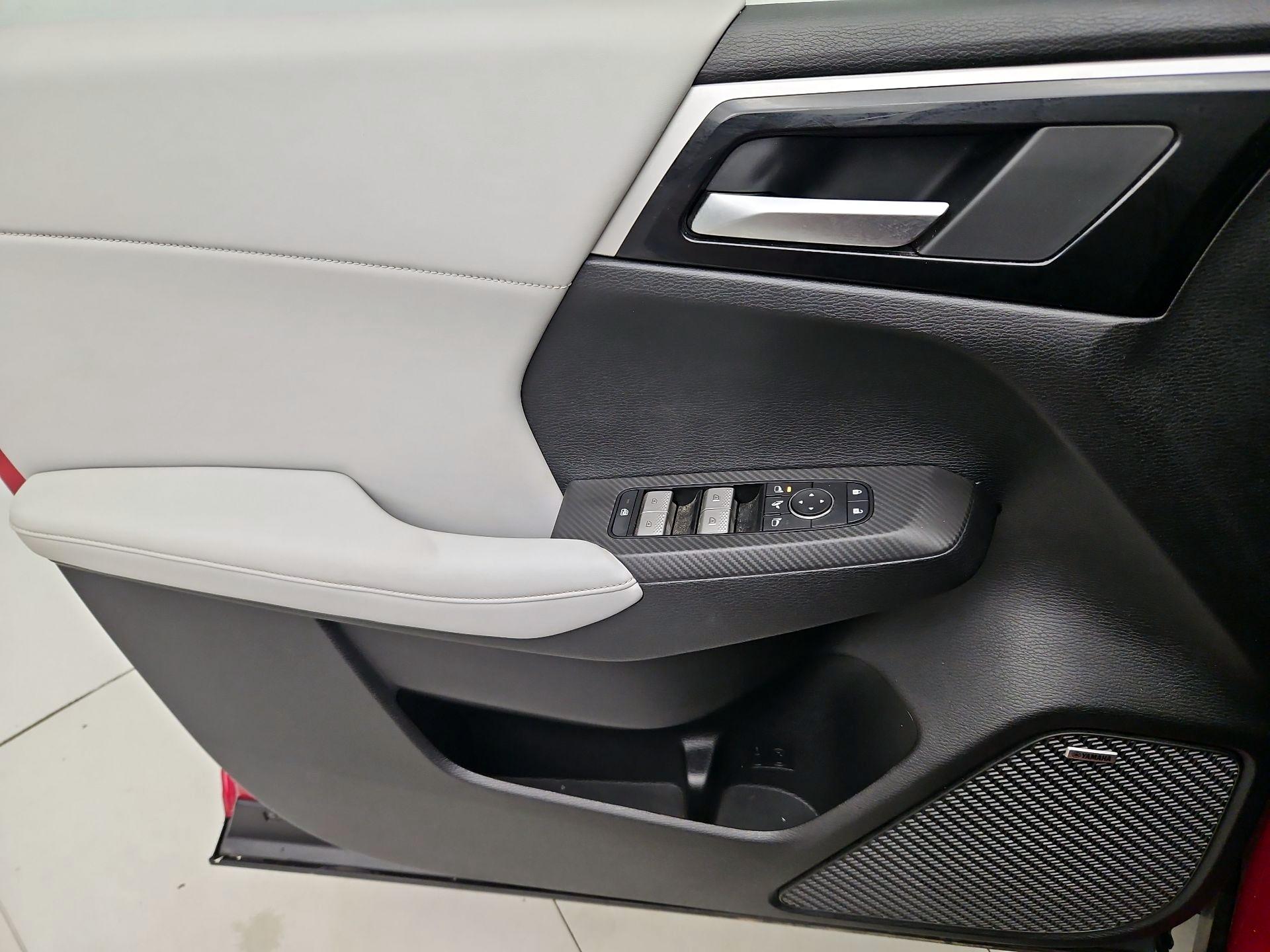 Thumbnail: 2025 Mitsubishi Outlander - 12