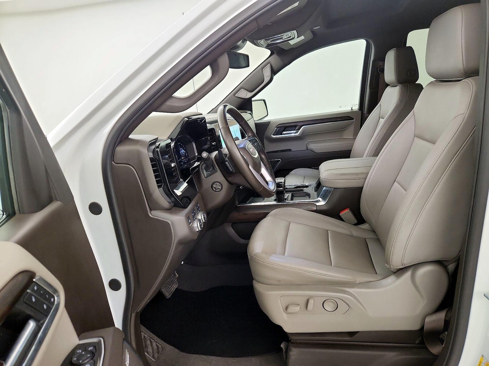 2025 GMC Sierra 1500 SLT - Photo 12