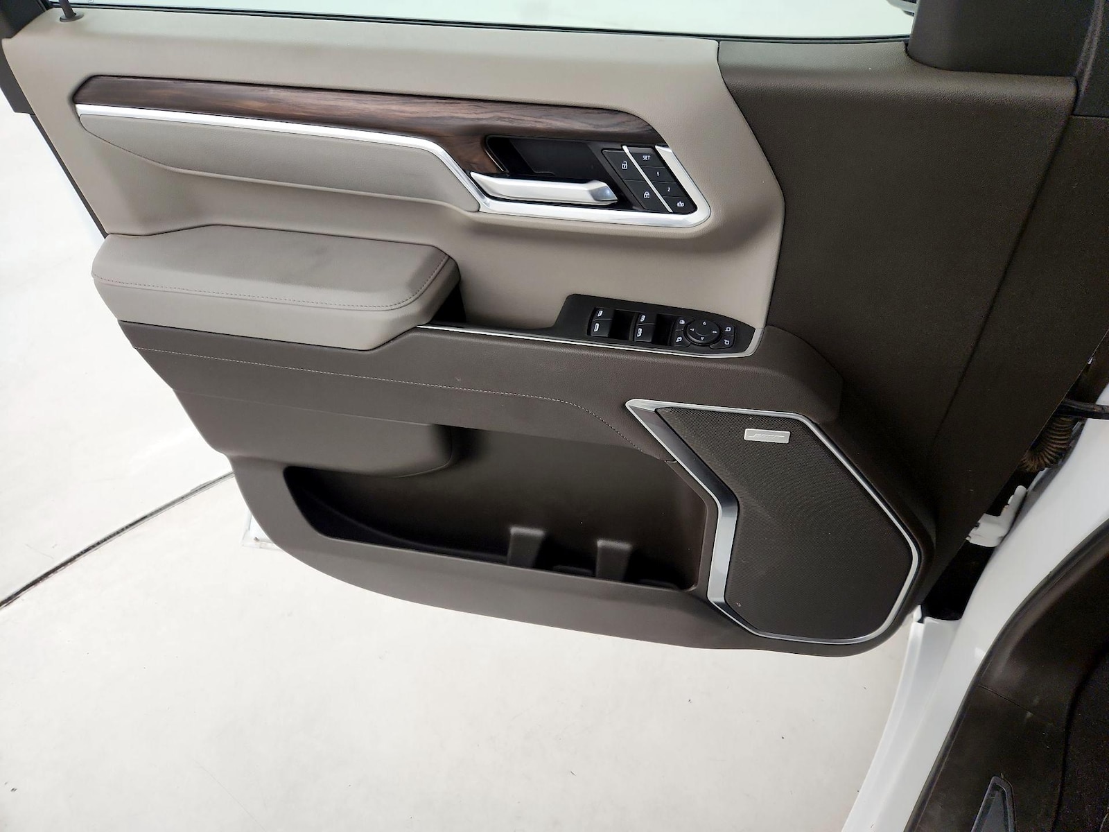 2025 GMC Sierra 1500 SLT - Photo 13