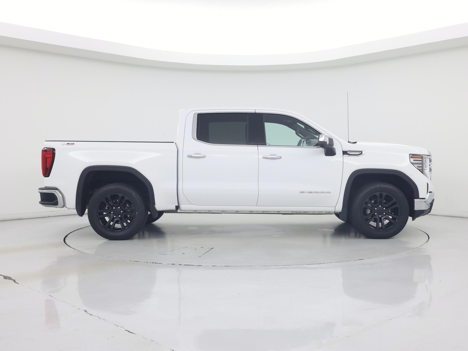 2025 GMC Sierra 1500 SLT - Photo 8