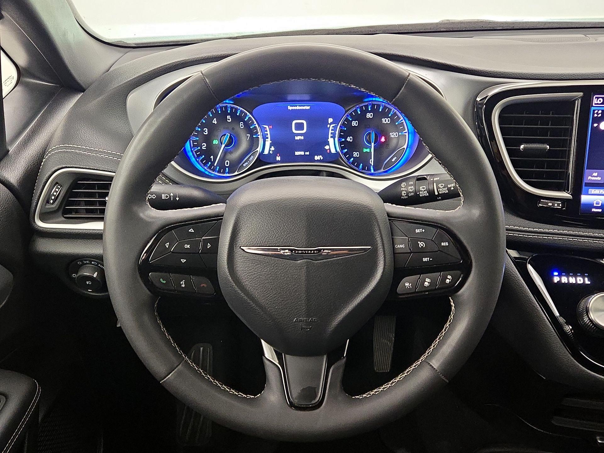 Thumbnail: 2024 Chrysler Pacifica - 10