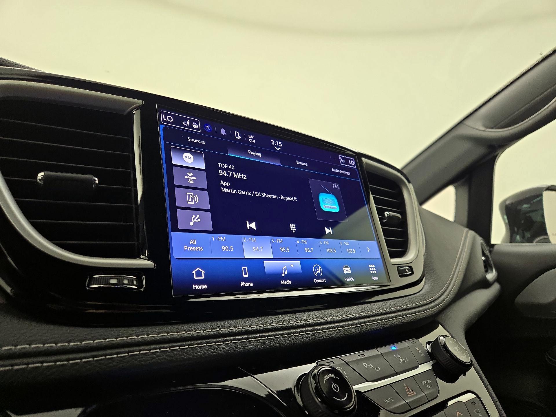 Thumbnail: 2024 Chrysler Pacifica - 15