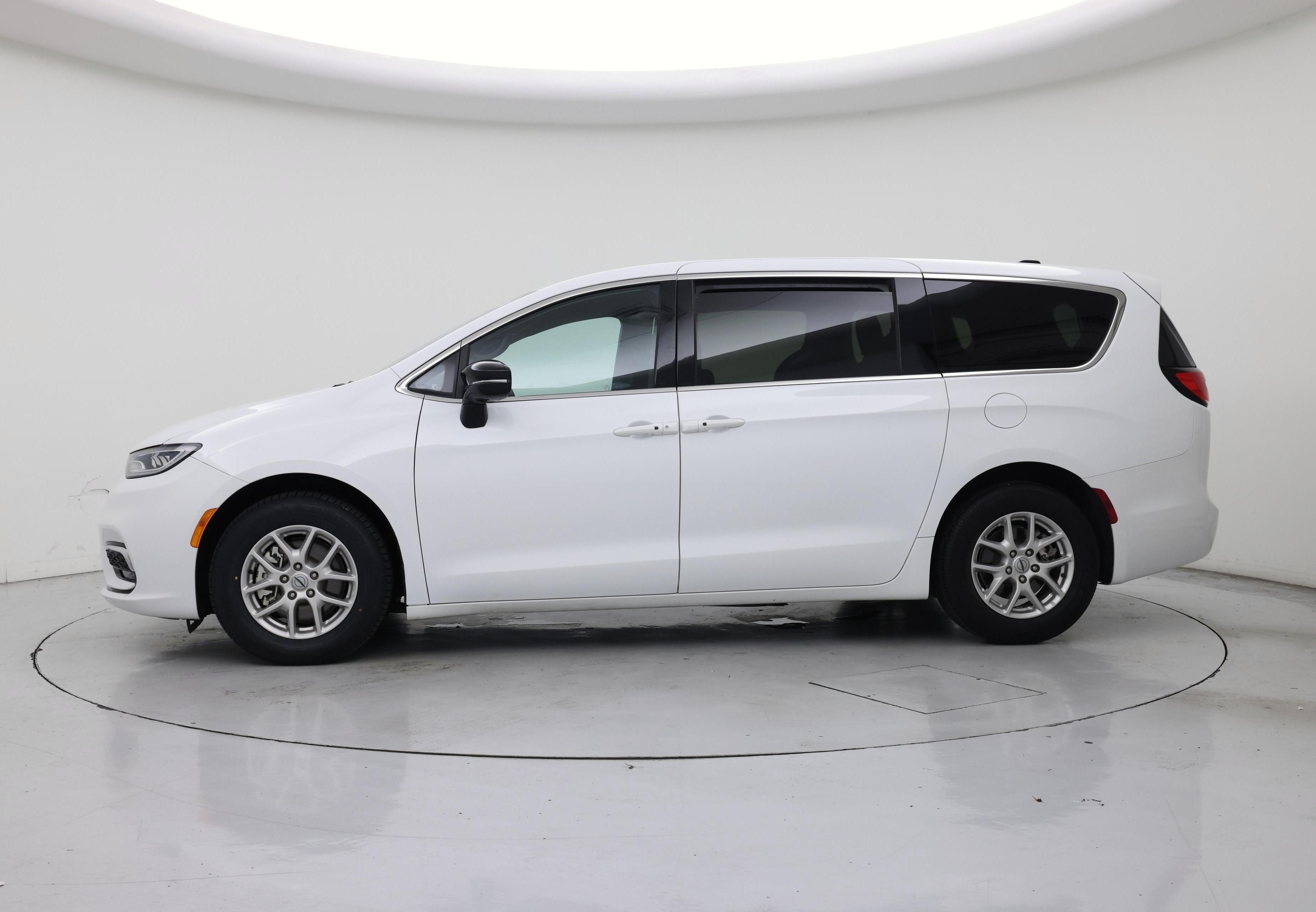 Thumbnail: 2024 Chrysler Pacifica - 3
